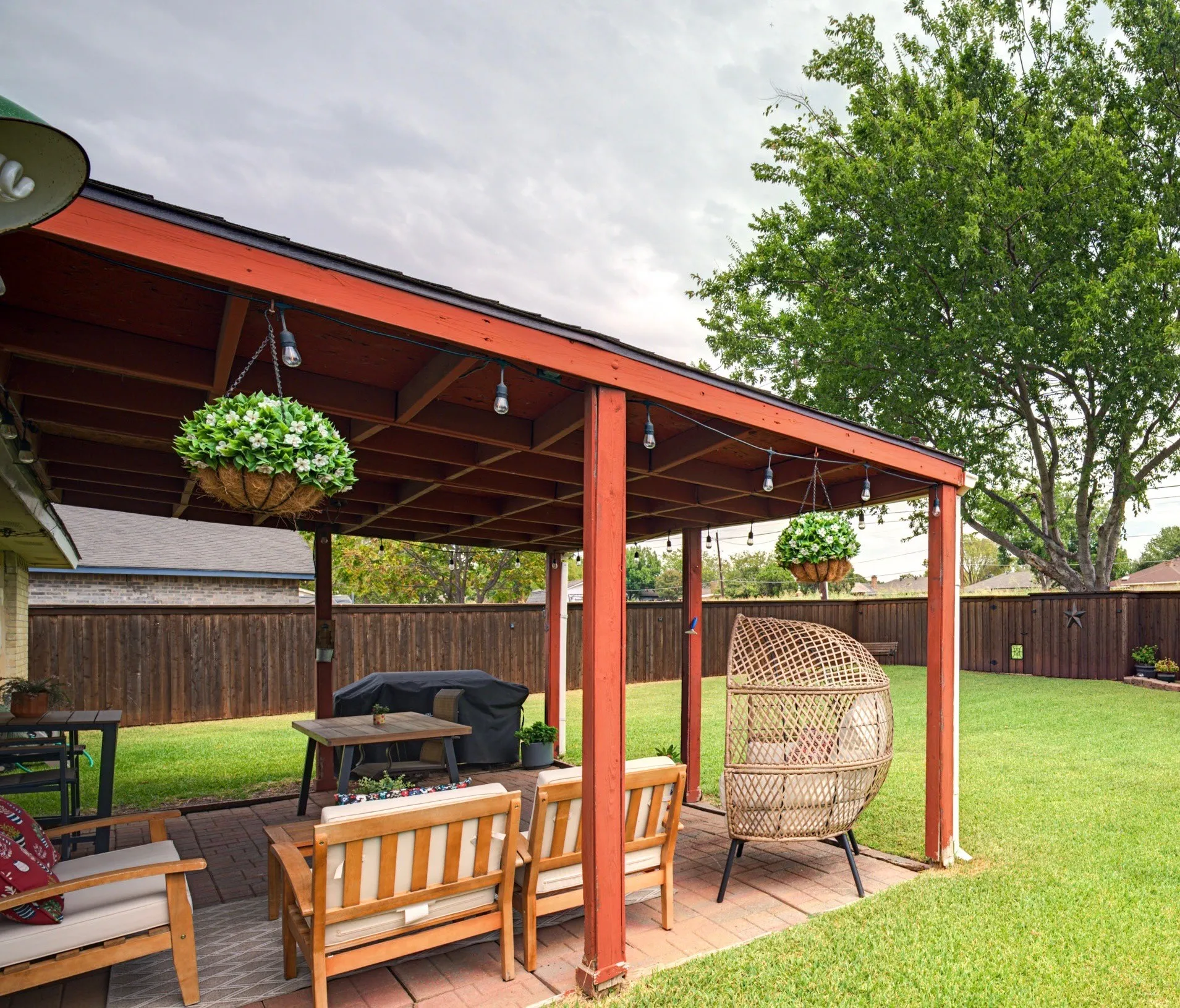 Single Family Residence For Sale in Denton County , 2916 Lockwood Drive, Carrollton, Texas 75007, 3 Bedroom, 2 Bathroom, 1 Garage spaces, 1,264 Sqft, built in 1972, mls#21370298, Real Estate Agent in Carrollton, Homes For Sale in Denton county, Homes For Sale in Carrollton, Realtor in Carrollton Texas, Real Estate Brokerage Independent Realty Texas, Luminita Cordes Realtor