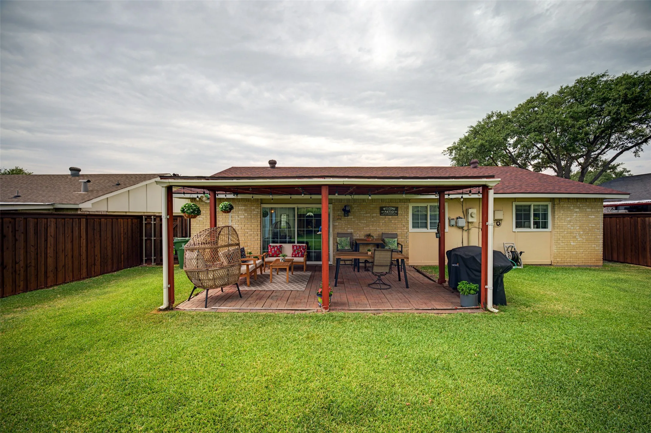 Single Family Residence For Sale in Denton County , 2916 Lockwood Drive, Carrollton, Texas 75007, 3 Bedroom, 2 Bathroom, 1 Garage spaces, 1,264 Sqft, built in 1972, mls#21370298, Real Estate Agent in Carrollton, Homes For Sale in Denton county, Homes For Sale in Carrollton, Realtor in Carrollton Texas, Real Estate Brokerage Independent Realty Texas, Luminita Cordes Realtor