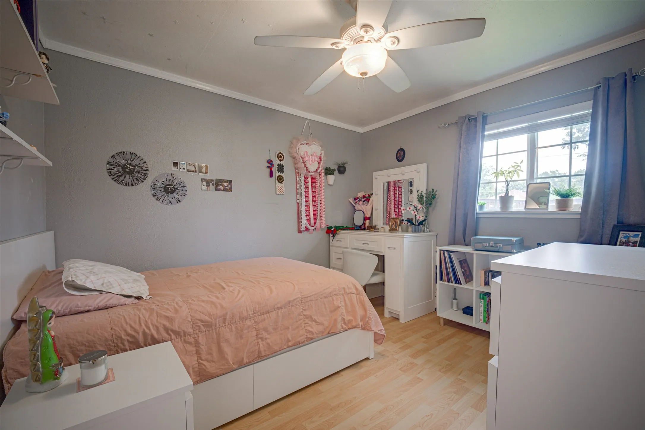 Secondary bedroom