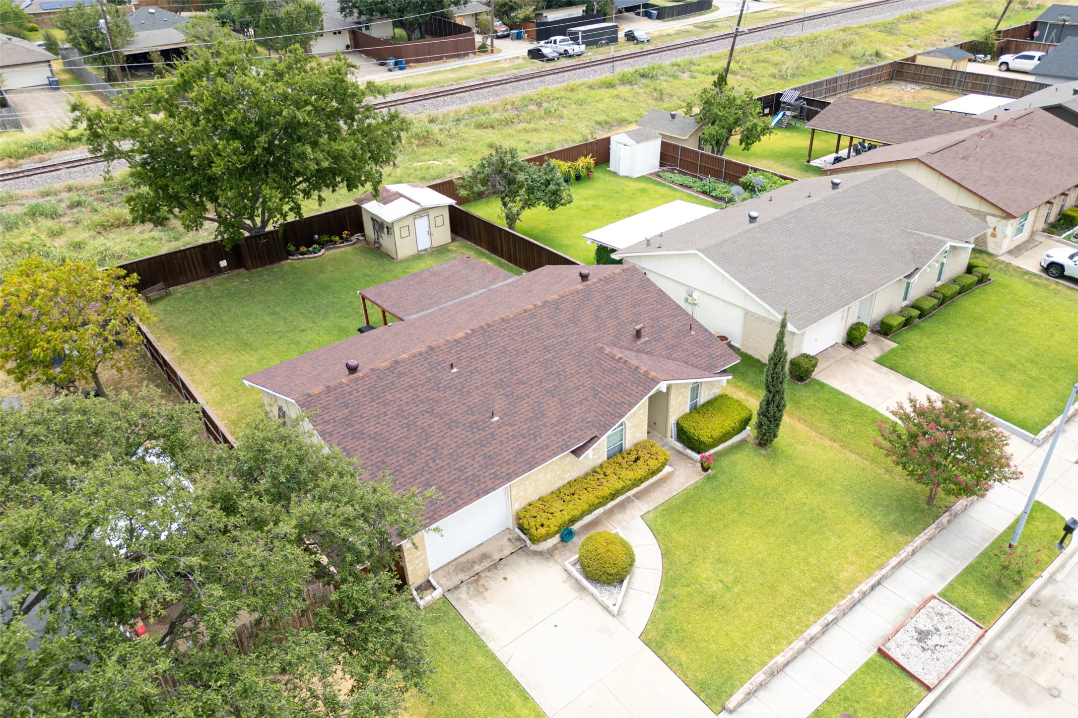 Single Family Residence For Sale in Denton County , 2916 Lockwood Drive, Carrollton, Texas 75007, 3 Bedroom, 2 Bathroom, 1 Garage spaces, 1,264 Sqft, built in 1972, mls#21370298, Real Estate Agent in Carrollton, Homes For Sale in Denton county, Homes For Sale in Carrollton, Realtor in Carrollton Texas, Real Estate Brokerage Independent Realty Texas, Luminita Cordes Realtor