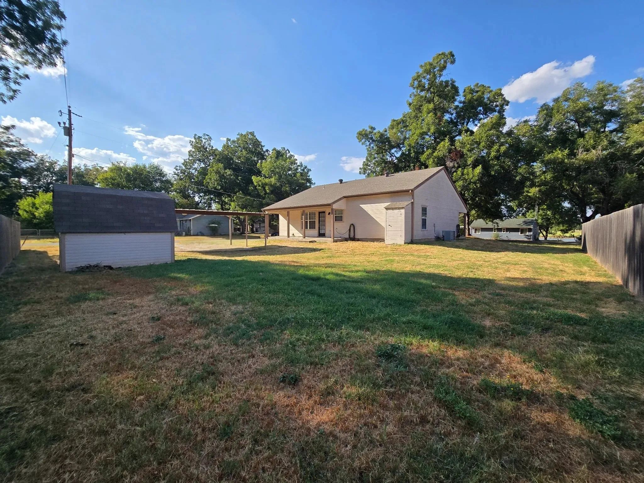 Single Family Residence For Rent in Parker County , 210 E El Camino Real, Weatherford, Texas 76087, 3 Bedroom, 2 Bathroom, Garage spaces, 1,290 Sqft, built in 2006, mls#21374124, Real Estate Agent in Weatherford, Homes For Rent in Parker county, Homes For Rent in Weatherford, Realtor in Weatherford Texas, Real Estate Brokerage Independent Realty Texas, Luminita Cordes Realtor
