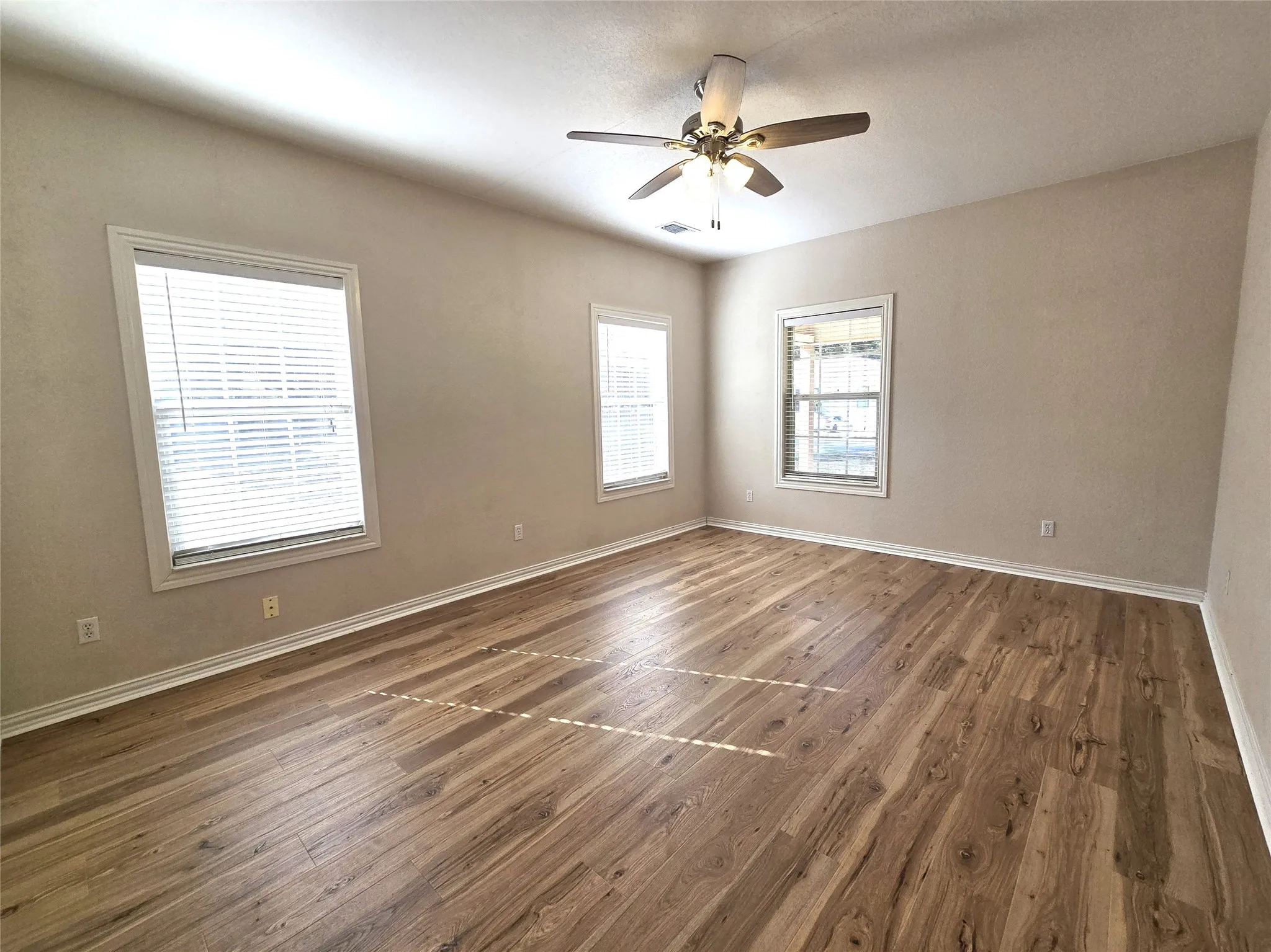 Single Family Residence For Rent in Parker County , 210 E El Camino Real, Weatherford, Texas 76087, 3 Bedroom, 2 Bathroom, Garage spaces, 1,290 Sqft, built in 2006, mls#21374124, Real Estate Agent in Weatherford, Homes For Rent in Parker county, Homes For Rent in Weatherford, Realtor in Weatherford Texas, Real Estate Brokerage Independent Realty Texas, Luminita Cordes Realtor