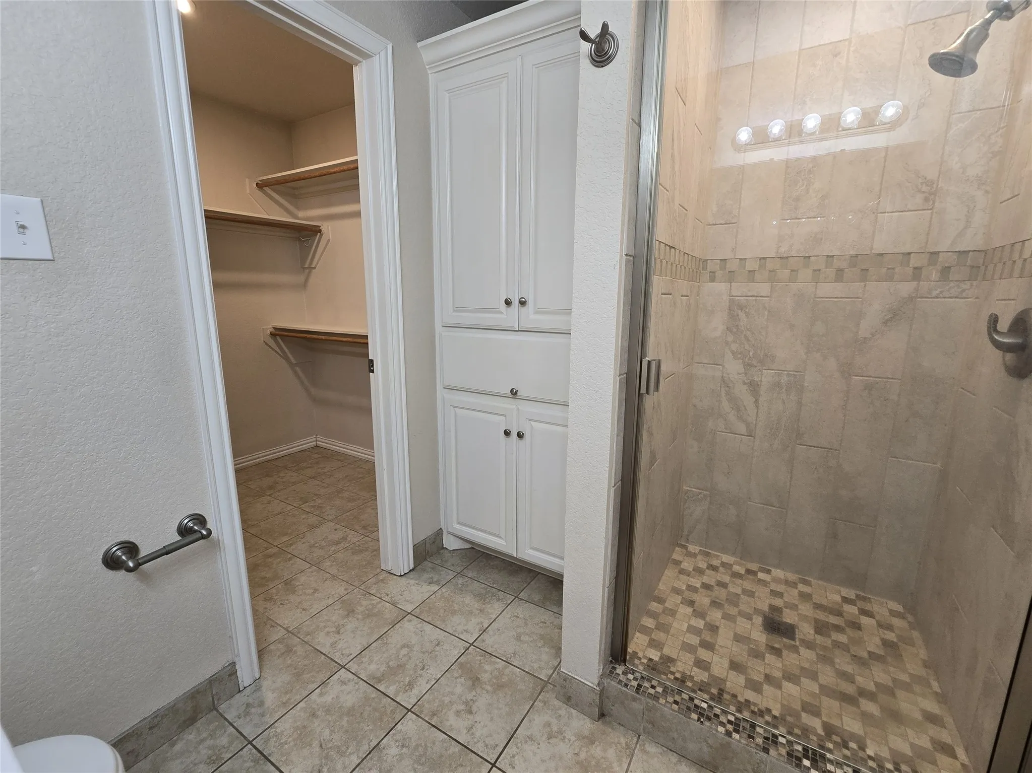 Single Family Residence For Rent in Parker County , 210 E El Camino Real, Weatherford, Texas 76087, 3 Bedroom, 2 Bathroom, Garage spaces, 1,290 Sqft, built in 2006, mls#21374124, Real Estate Agent in Weatherford, Homes For Rent in Parker county, Homes For Rent in Weatherford, Realtor in Weatherford Texas, Real Estate Brokerage Independent Realty Texas, Luminita Cordes Realtor