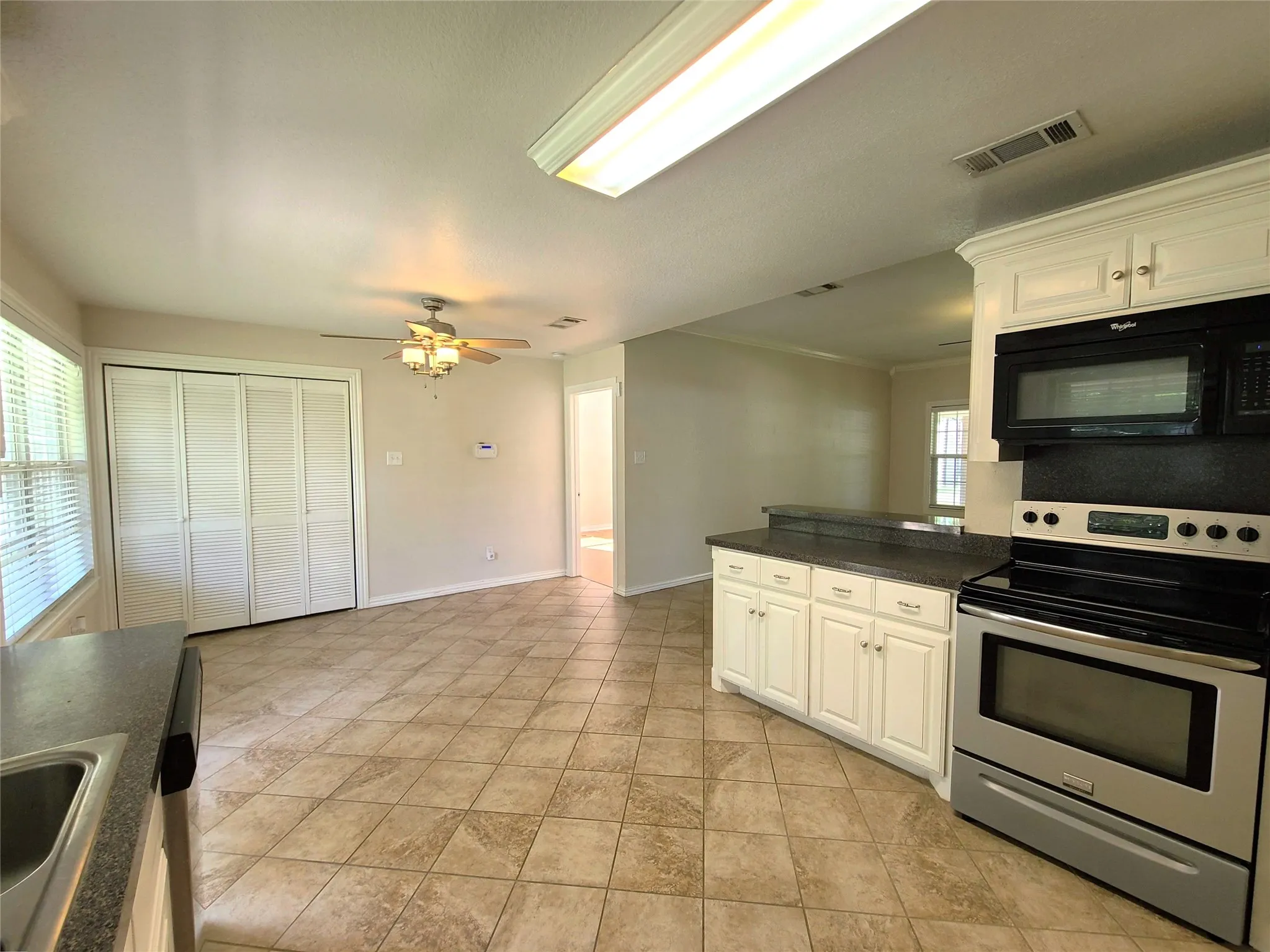 Single Family Residence For Rent in Parker County , 210 E El Camino Real, Weatherford, Texas 76087, 3 Bedroom, 2 Bathroom, Garage spaces, 1,290 Sqft, built in 2006, mls#21374124, Real Estate Agent in Weatherford, Homes For Rent in Parker county, Homes For Rent in Weatherford, Realtor in Weatherford Texas, Real Estate Brokerage Independent Realty Texas, Luminita Cordes Realtor