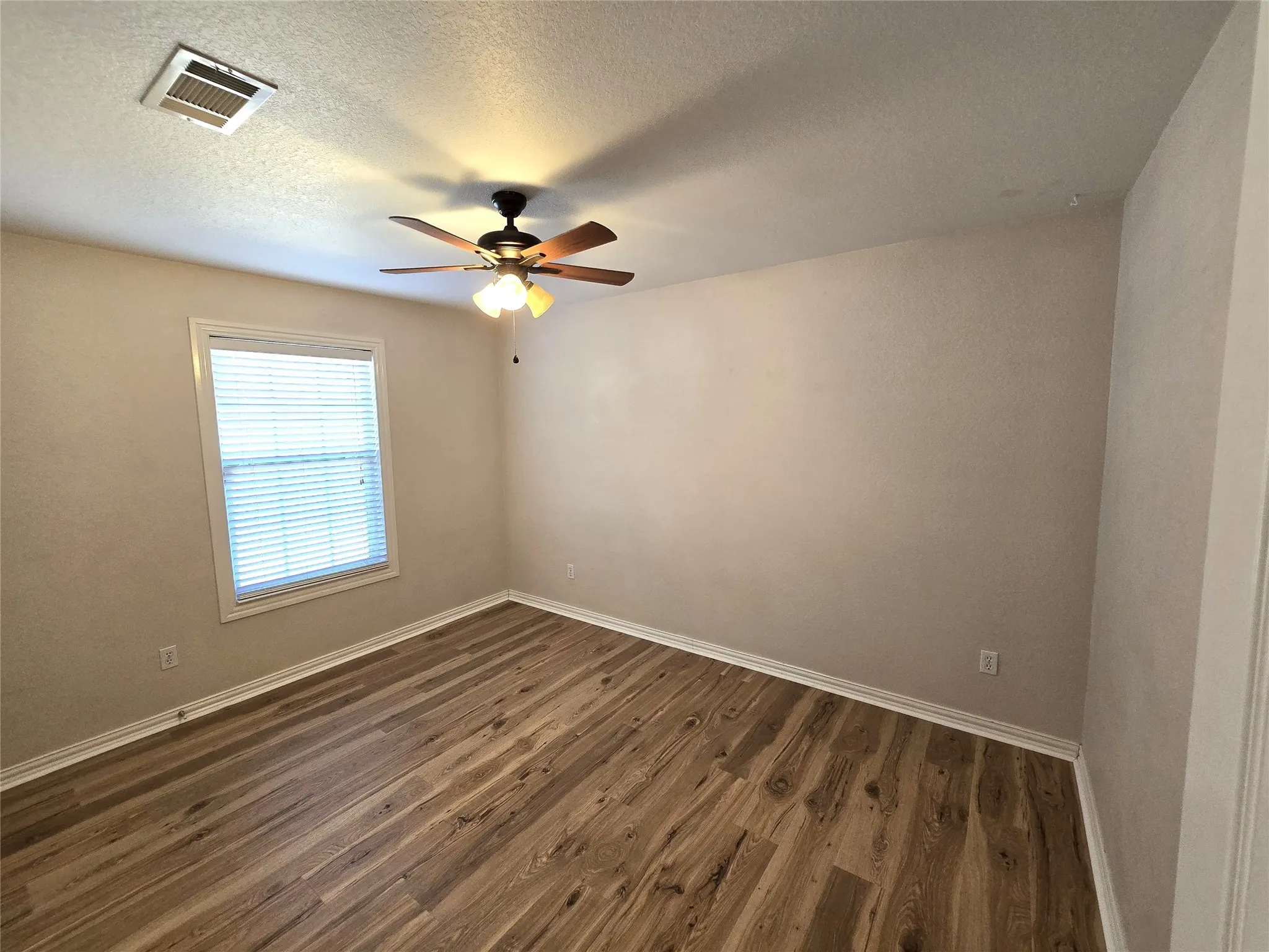 Single Family Residence For Rent in Parker County , 210 E El Camino Real, Weatherford, Texas 76087, 3 Bedroom, 2 Bathroom, Garage spaces, 1,290 Sqft, built in 2006, mls#21374124, Real Estate Agent in Weatherford, Homes For Rent in Parker county, Homes For Rent in Weatherford, Realtor in Weatherford Texas, Real Estate Brokerage Independent Realty Texas, Luminita Cordes Realtor