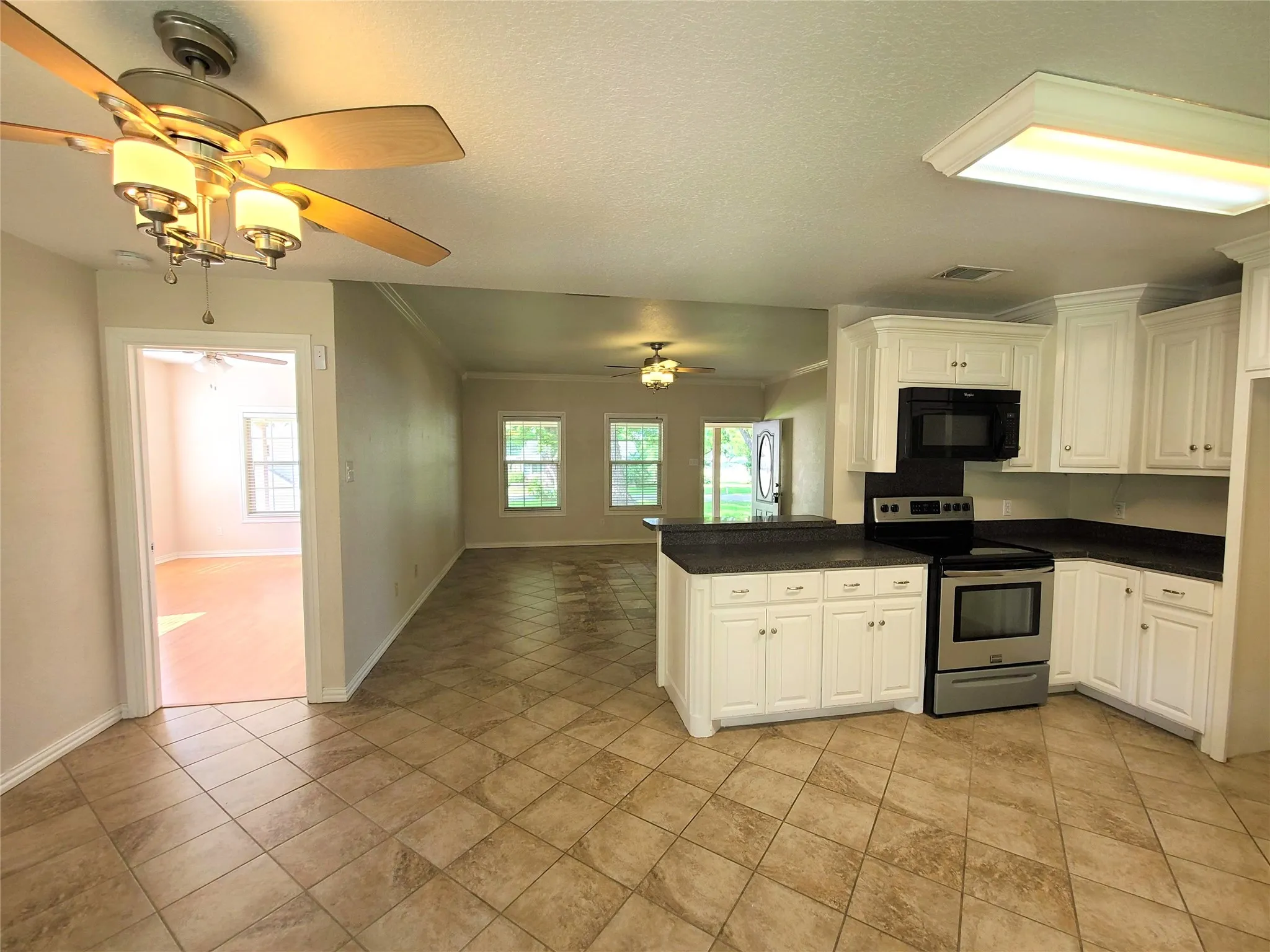 Single Family Residence For Rent in Parker County , 210 E El Camino Real, Weatherford, Texas 76087, 3 Bedroom, 2 Bathroom, Garage spaces, 1,290 Sqft, built in 2006, mls#21374124, Real Estate Agent in Weatherford, Homes For Rent in Parker county, Homes For Rent in Weatherford, Realtor in Weatherford Texas, Real Estate Brokerage Independent Realty Texas, Luminita Cordes Realtor