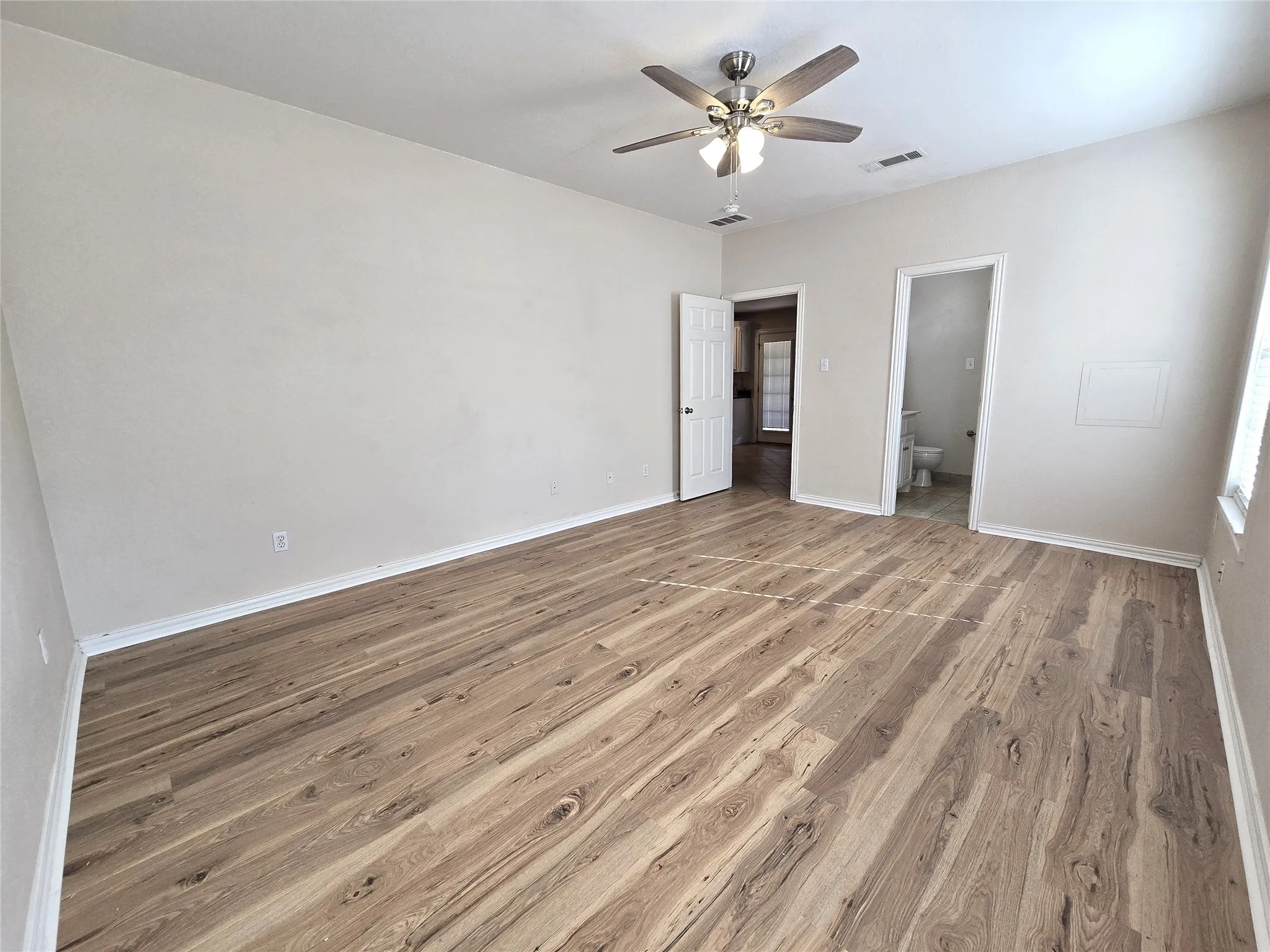 Single Family Residence For Rent in Parker County , 210 E El Camino Real, Weatherford, Texas 76087, 3 Bedroom, 2 Bathroom, Garage spaces, 1,290 Sqft, built in 2006, mls#21374124, Real Estate Agent in Weatherford, Homes For Rent in Parker county, Homes For Rent in Weatherford, Realtor in Weatherford Texas, Real Estate Brokerage Independent Realty Texas, Luminita Cordes Realtor
