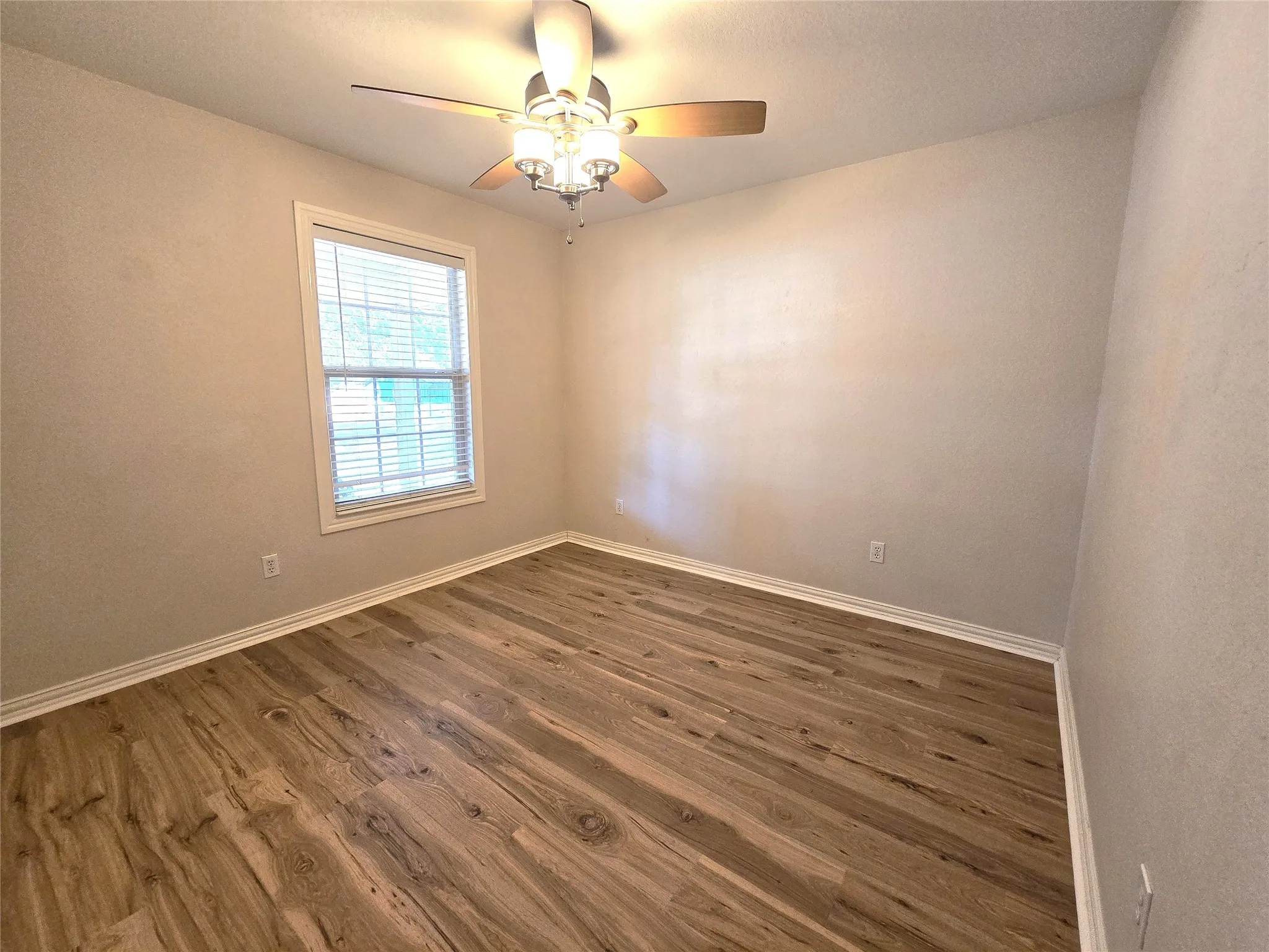 Single Family Residence For Rent in Parker County , 210 E El Camino Real, Weatherford, Texas 76087, 3 Bedroom, 2 Bathroom, Garage spaces, 1,290 Sqft, built in 2006, mls#21374124, Real Estate Agent in Weatherford, Homes For Rent in Parker county, Homes For Rent in Weatherford, Realtor in Weatherford Texas, Real Estate Brokerage Independent Realty Texas, Luminita Cordes Realtor