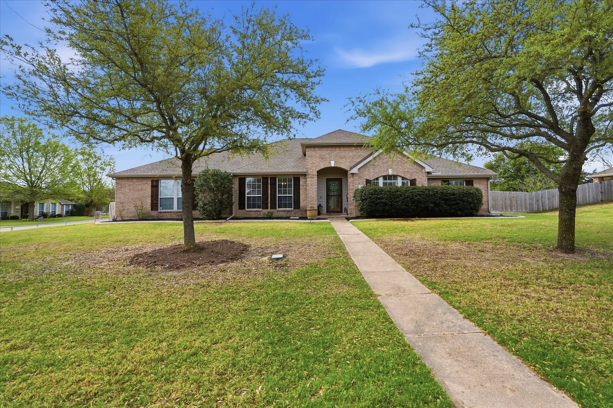 Single Family Residence For Sale in Rockwall County , 114 Clydesdale Drive, Fate, Texas 75087, 5 Bedroom, 3 Bathroom, 3 Garage spaces, 2,492 Sqft, built in 2003, mls#21374010, Real Estate Agent in Fate, Homes For Sale in Rockwall county, Homes For Sale in Fate, Realtor in Fate Texas, Real Estate Brokerage Independent Realty Texas, Luminita Cordes Realtor