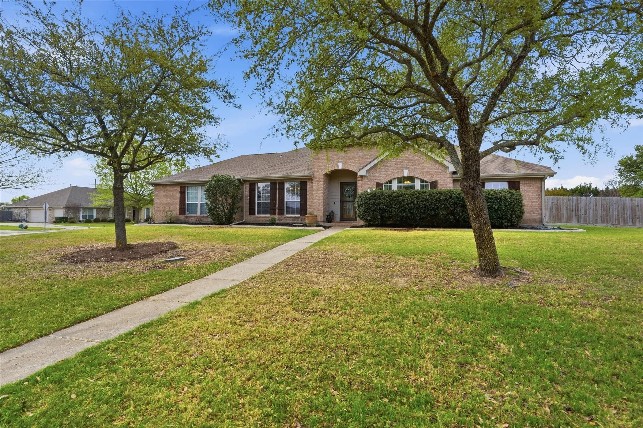 Single Family Residence For Sale in Rockwall County , 114 Clydesdale Drive, Fate, Texas 75087, 5 Bedroom, 3 Bathroom, 3 Garage spaces, 2,492 Sqft, built in 2003, mls#21374010, Real Estate Agent in Fate, Homes For Sale in Rockwall county, Homes For Sale in Fate, Realtor in Fate Texas, Real Estate Brokerage Independent Realty Texas, Luminita Cordes Realtor