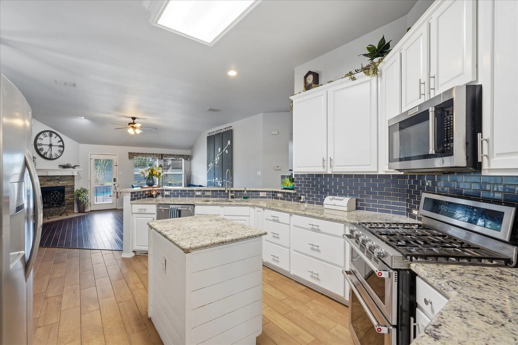 Single Family Residence For Sale in Rockwall County , 114 Clydesdale Drive, Fate, Texas 75087, 5 Bedroom, 3 Bathroom, 3 Garage spaces, 2,492 Sqft, built in 2003, mls#21374010, Real Estate Agent in Fate, Homes For Sale in Rockwall county, Homes For Sale in Fate, Realtor in Fate Texas, Real Estate Brokerage Independent Realty Texas, Luminita Cordes Realtor
