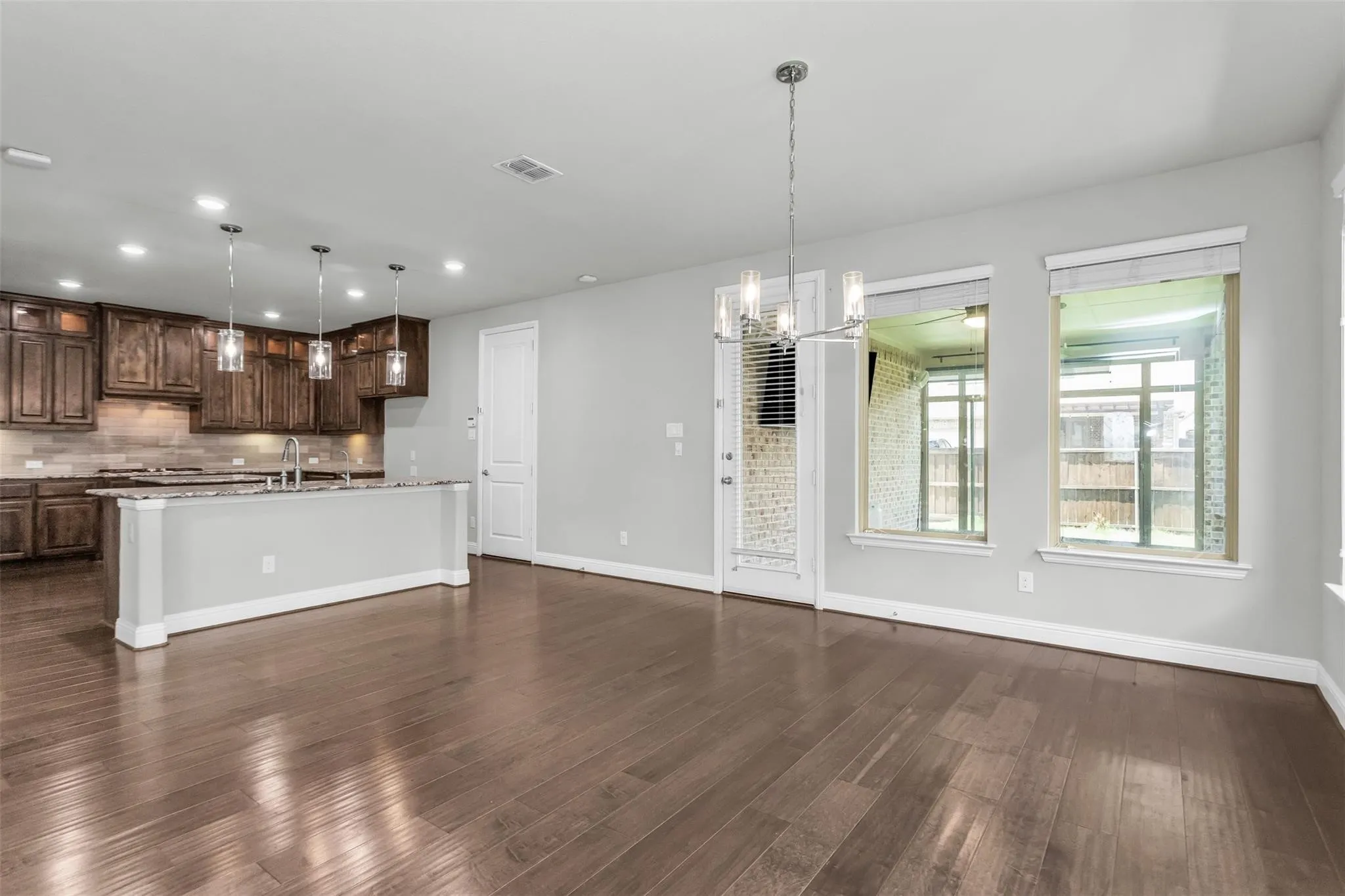 Single Family Residence For Sale in Denton County , 6333 Hall Road, Frisco, Texas 75034, 4 Bedroom, 5 Bathroom, 2 Garage spaces, 3,688 Sqft, built in 2017, mls#21374623, Real Estate Agent in Frisco, Homes For Sale in Denton county, Homes For Sale in Frisco, Realtor in Frisco Texas, Real Estate Brokerage Independent Realty Texas, Luminita Cordes Realtor