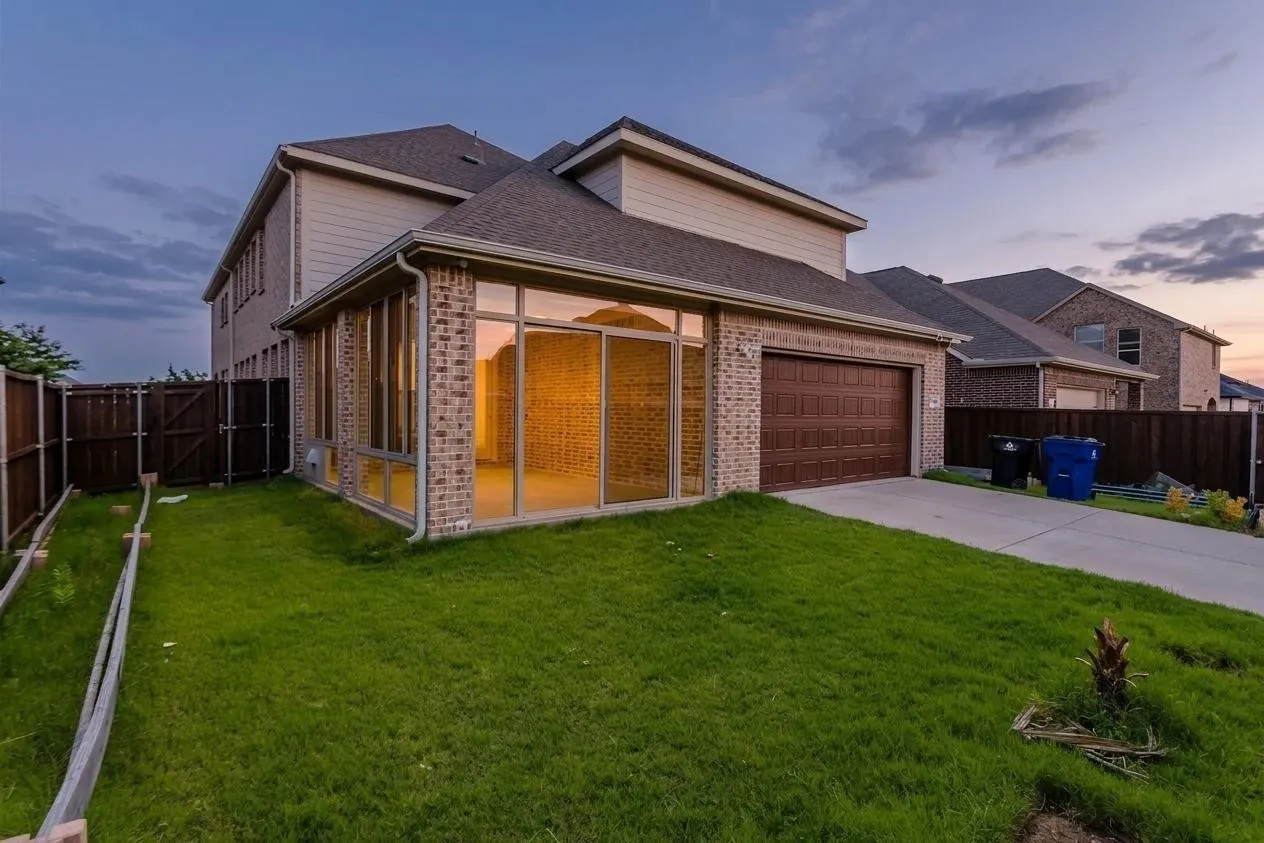 Single Family Residence For Sale in Denton County , 6333 Hall Road, Frisco, Texas 75034, 4 Bedroom, 5 Bathroom, 2 Garage spaces, 3,688 Sqft, built in 2017, mls#21374623, Real Estate Agent in Frisco, Homes For Sale in Denton county, Homes For Sale in Frisco, Realtor in Frisco Texas, Real Estate Brokerage Independent Realty Texas, Luminita Cordes Realtor