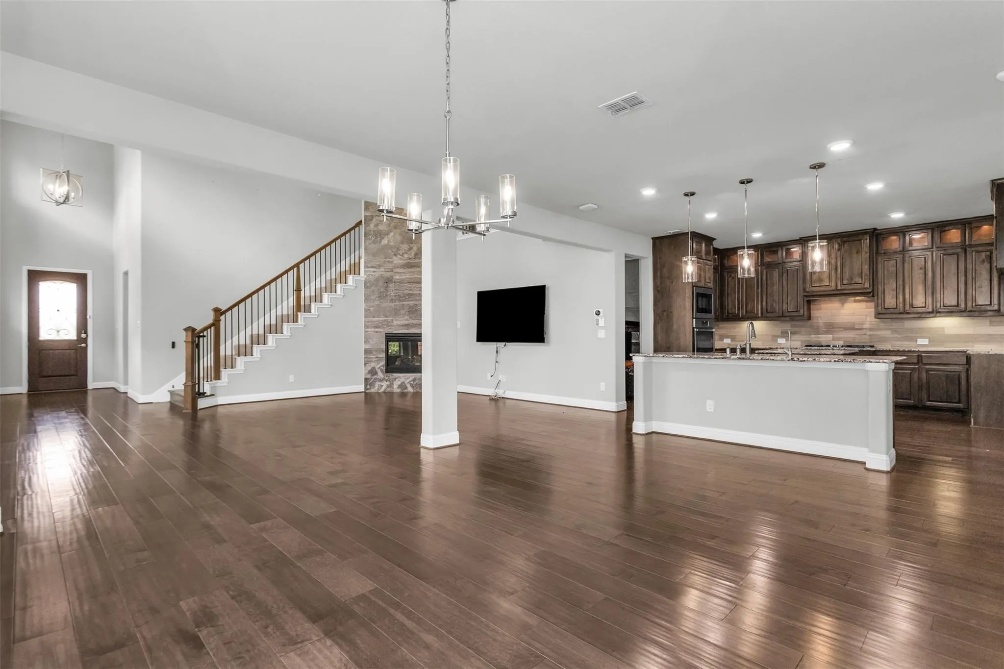 Single Family Residence For Sale in Denton County , 6333 Hall Road, Frisco, Texas 75034, 4 Bedroom, 5 Bathroom, 2 Garage spaces, 3,688 Sqft, built in 2017, mls#21374623, Real Estate Agent in Frisco, Homes For Sale in Denton county, Homes For Sale in Frisco, Realtor in Frisco Texas, Real Estate Brokerage Independent Realty Texas, Luminita Cordes Realtor