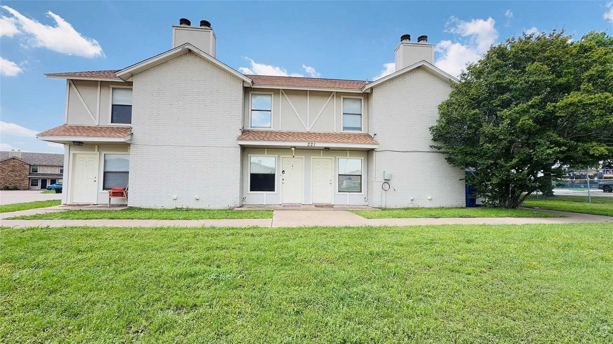 Quadruplex For Rent in Tarrant County , 221 Meadow Court, Keller, Texas 76248, 2 Bedroom, 2 Bathroom, Garage spaces, 970 Sqft, built in 1985, mls#21374626, Real Estate Agent in Keller, Homes For Rent in Tarrant county, Homes For Rent in Keller, Realtor in Keller Texas, Real Estate Brokerage Independent Realty Texas, Luminita Cordes Realtor