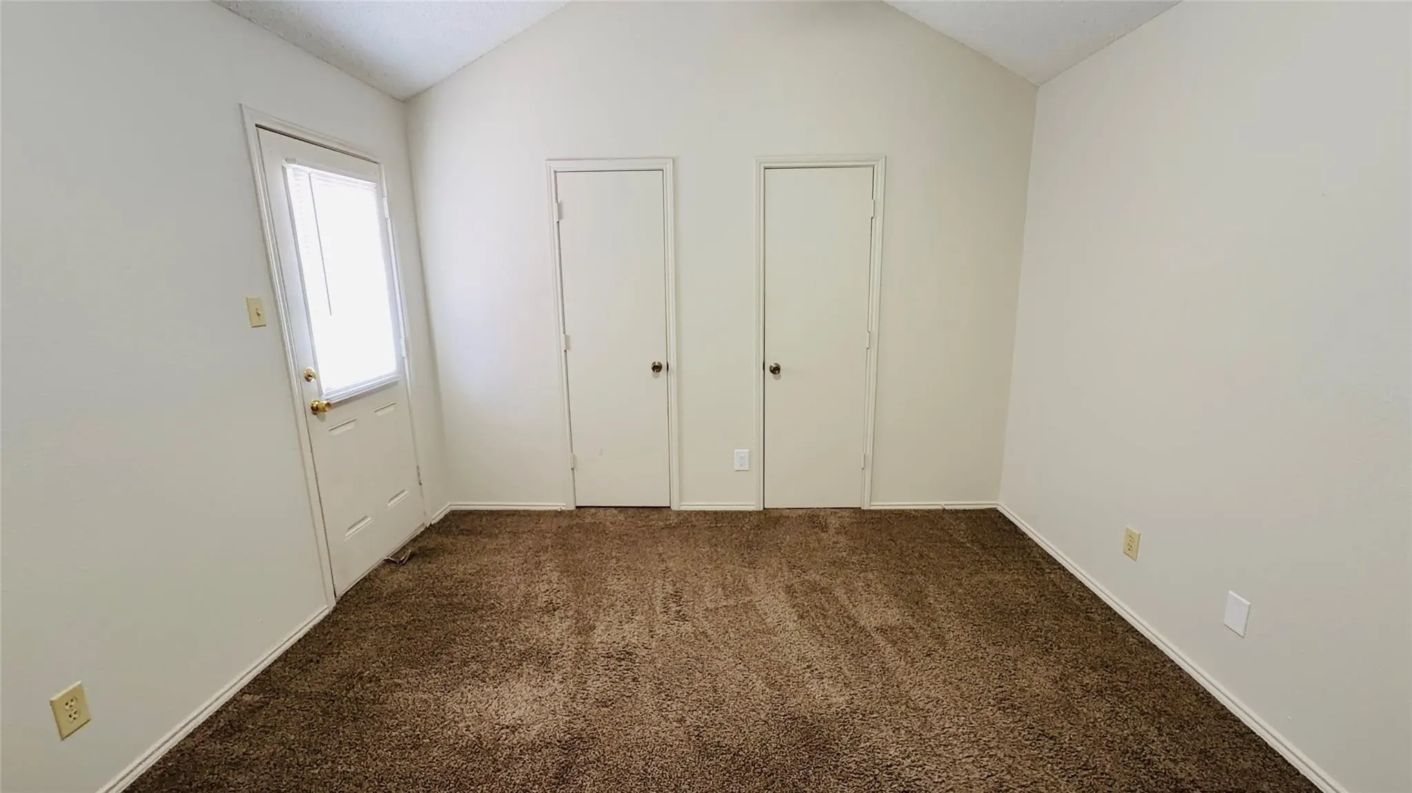 Quadruplex For Rent in Tarrant County , 221 Meadow Court, Keller, Texas 76248, 2 Bedroom, 2 Bathroom, Garage spaces, 970 Sqft, built in 1985, mls#21374626, Real Estate Agent in Keller, Homes For Rent in Tarrant county, Homes For Rent in Keller, Realtor in Keller Texas, Real Estate Brokerage Independent Realty Texas, Luminita Cordes Realtor