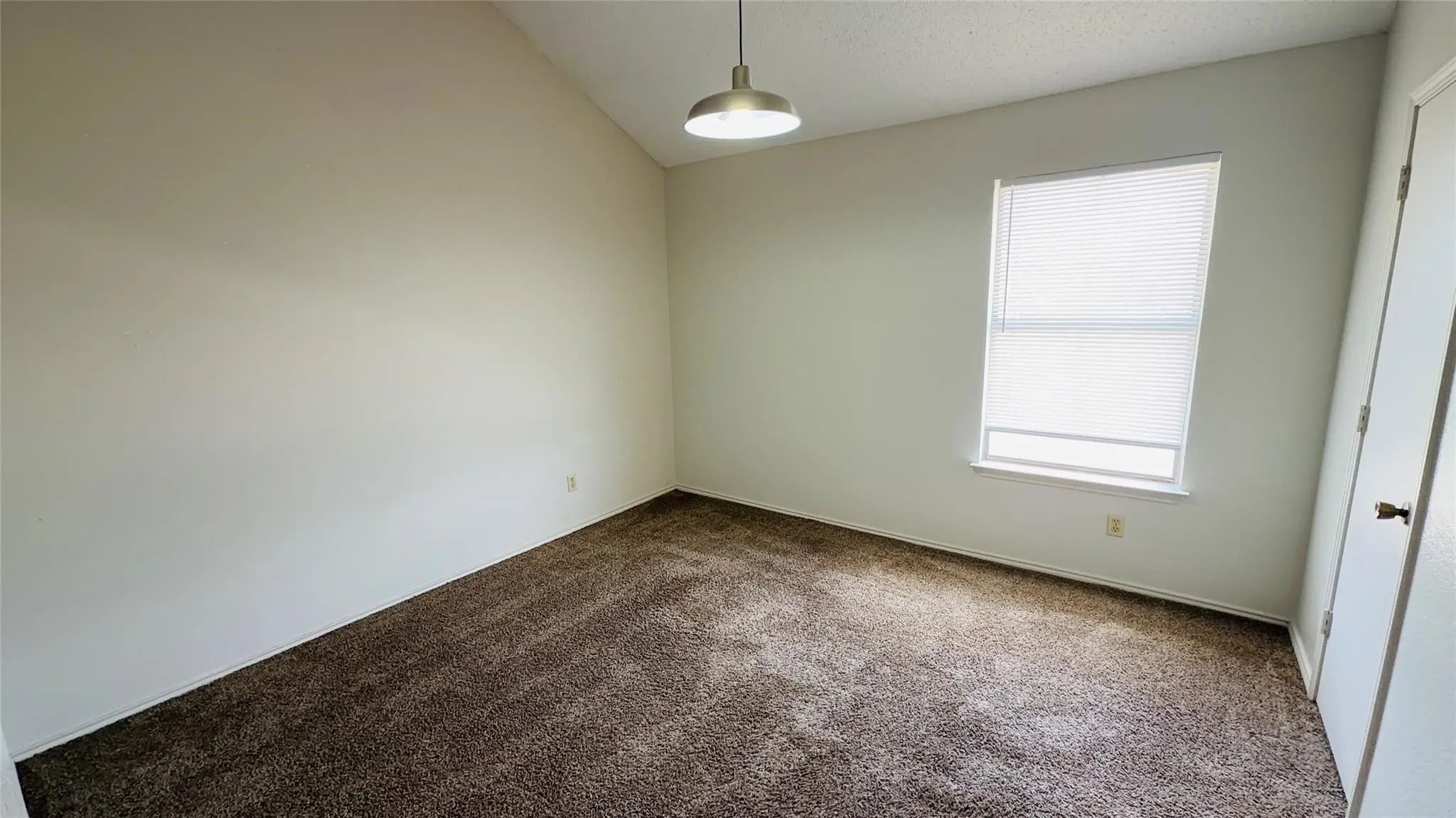 Quadruplex For Rent in Tarrant County , 221 Meadow Court, Keller, Texas 76248, 2 Bedroom, 2 Bathroom, Garage spaces, 970 Sqft, built in 1985, mls#21374626, Real Estate Agent in Keller, Homes For Rent in Tarrant county, Homes For Rent in Keller, Realtor in Keller Texas, Real Estate Brokerage Independent Realty Texas, Luminita Cordes Realtor