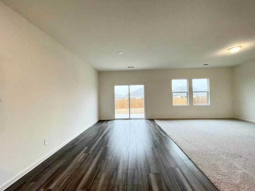Single Family Residence For Rent in Tarrant County , 1565 Shadow Hawk Drive, Fort Worth, Texas 76052, 3 Bedroom, 2 Bathroom, 2 Garage spaces, 1,588 Sqft, built in 2022, mls#21374629, Real Estate Agent in Fort Worth, Homes For Rent in Tarrant county, Homes For Rent in Fort Worth, Realtor in Fort Worth Texas, Real Estate Brokerage Independent Realty Texas, Luminita Cordes Realtor