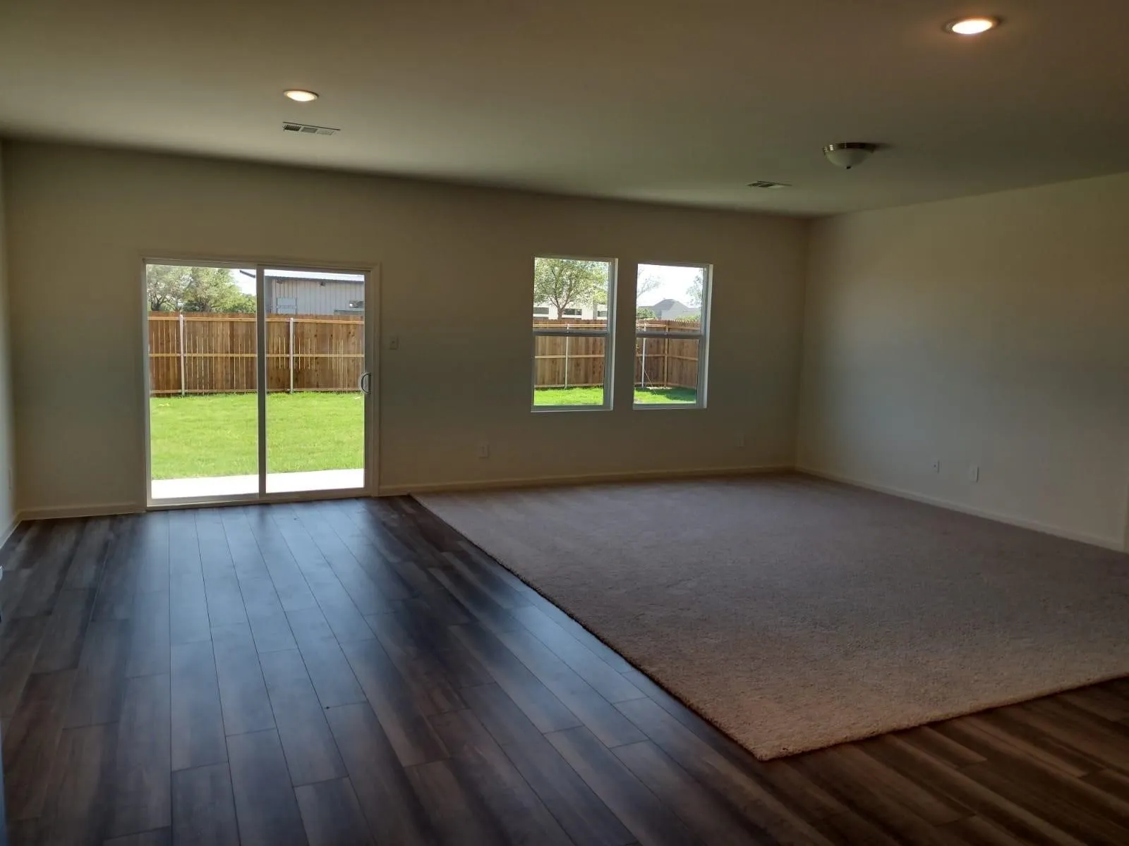 Single Family Residence For Rent in Tarrant County , 1565 Shadow Hawk Drive, Fort Worth, Texas 76052, 3 Bedroom, 2 Bathroom, 2 Garage spaces, 1,588 Sqft, built in 2022, mls#21374629, Real Estate Agent in Fort Worth, Homes For Rent in Tarrant county, Homes For Rent in Fort Worth, Realtor in Fort Worth Texas, Real Estate Brokerage Independent Realty Texas, Luminita Cordes Realtor