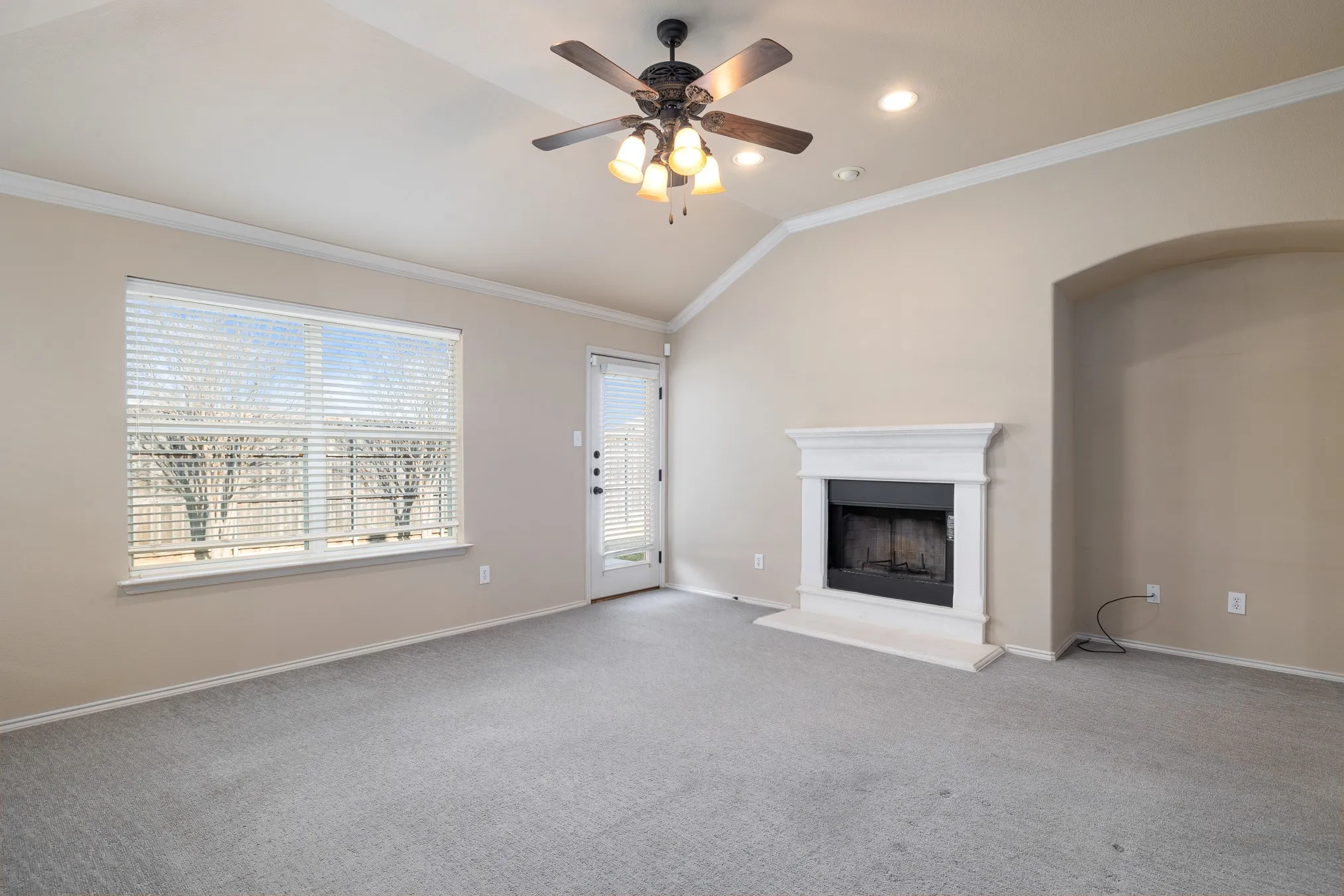 Single Family Residence For Rent in Tarrant County , 6237 Chalk Hollow Drive, Fort Worth, Texas 76179, 3 Bedroom, 2 Bathroom, 2 Garage spaces, 1,751 Sqft, built in 2008, mls#21374460, Real Estate Agent in Fort Worth, Homes For Rent in Tarrant county, Homes For Rent in Fort Worth, Realtor in Fort Worth Texas, Real Estate Brokerage Independent Realty Texas, Luminita Cordes Realtor
