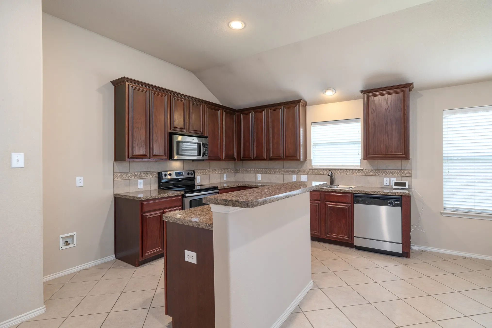 Single Family Residence For Rent in Tarrant County , 6237 Chalk Hollow Drive, Fort Worth, Texas 76179, 3 Bedroom, 2 Bathroom, 2 Garage spaces, 1,751 Sqft, built in 2008, mls#21374460, Real Estate Agent in Fort Worth, Homes For Rent in Tarrant county, Homes For Rent in Fort Worth, Realtor in Fort Worth Texas, Real Estate Brokerage Independent Realty Texas, Luminita Cordes Realtor