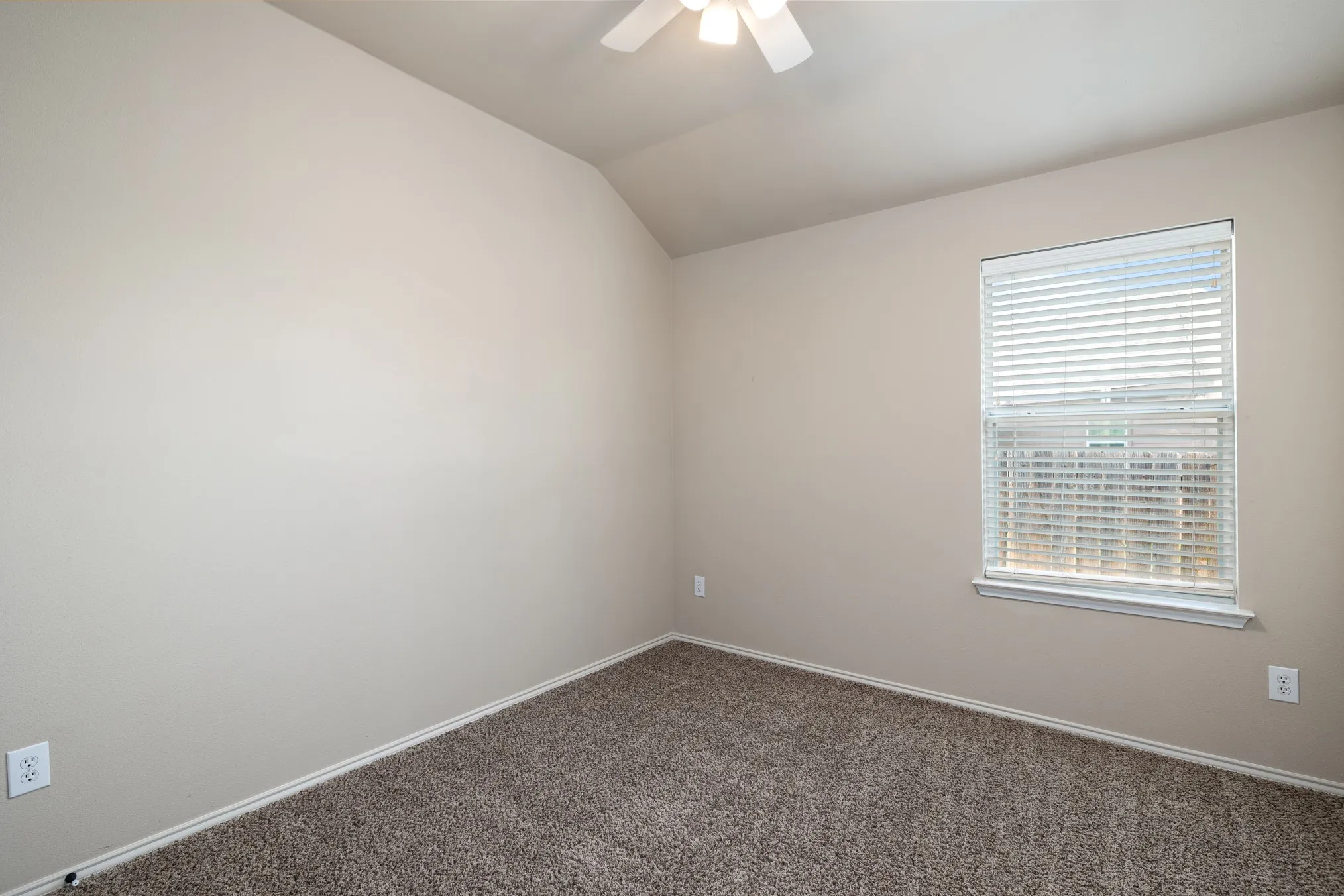 Single Family Residence For Rent in Tarrant County , 6237 Chalk Hollow Drive, Fort Worth, Texas 76179, 3 Bedroom, 2 Bathroom, 2 Garage spaces, 1,751 Sqft, built in 2008, mls#21374460, Real Estate Agent in Fort Worth, Homes For Rent in Tarrant county, Homes For Rent in Fort Worth, Realtor in Fort Worth Texas, Real Estate Brokerage Independent Realty Texas, Luminita Cordes Realtor
