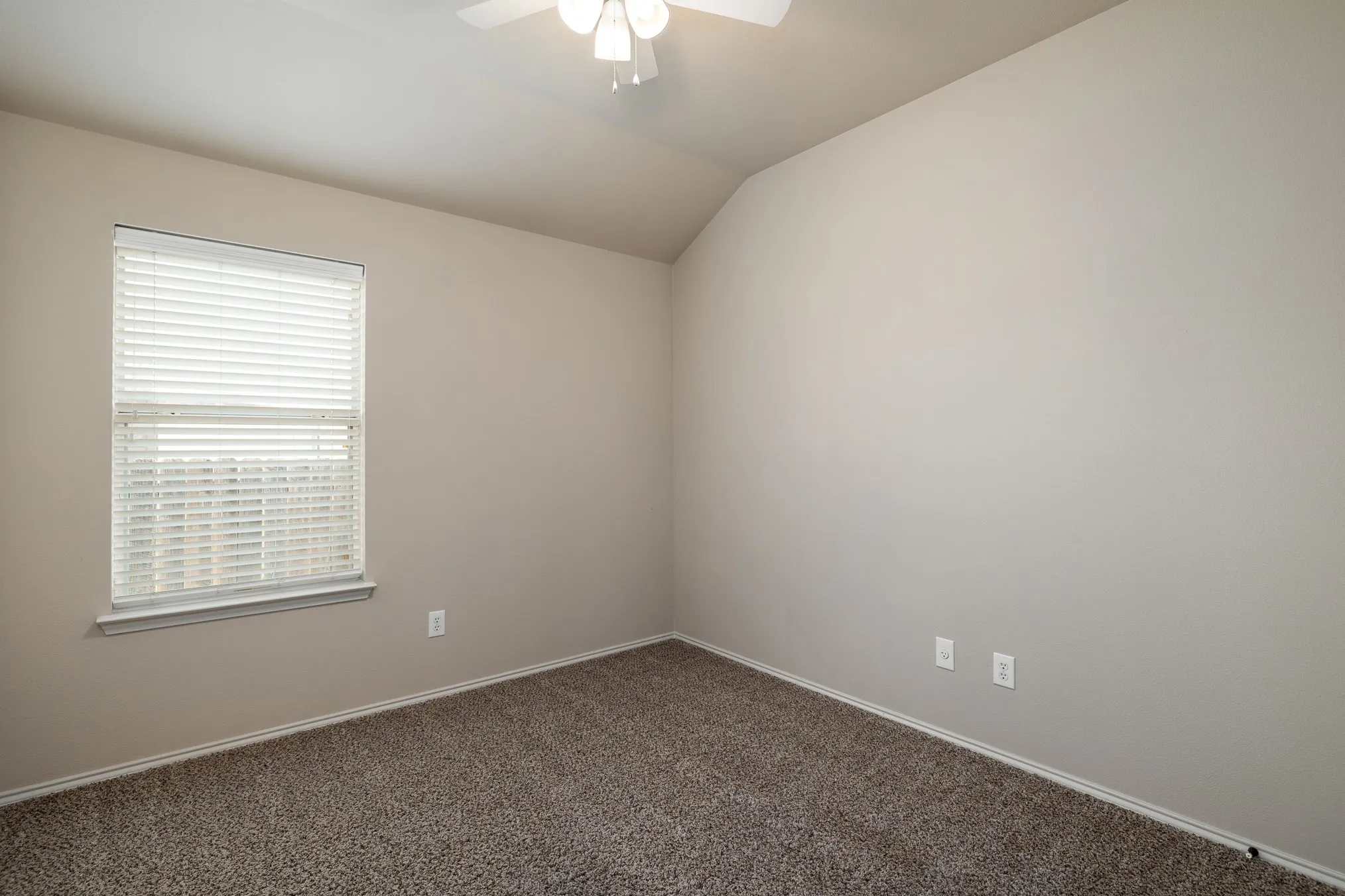 Single Family Residence For Rent in Tarrant County , 6237 Chalk Hollow Drive, Fort Worth, Texas 76179, 3 Bedroom, 2 Bathroom, 2 Garage spaces, 1,751 Sqft, built in 2008, mls#21374460, Real Estate Agent in Fort Worth, Homes For Rent in Tarrant county, Homes For Rent in Fort Worth, Realtor in Fort Worth Texas, Real Estate Brokerage Independent Realty Texas, Luminita Cordes Realtor