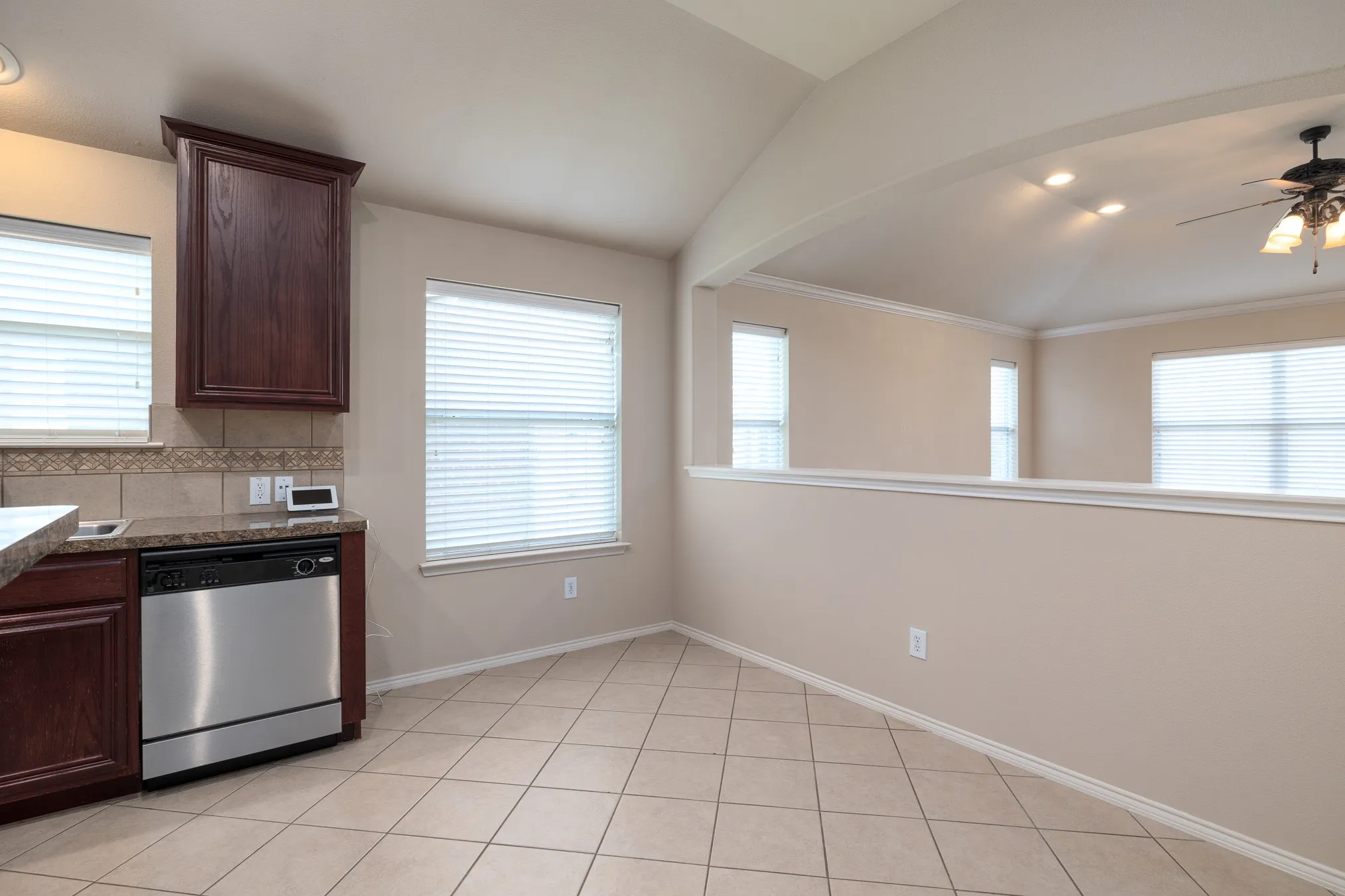 Single Family Residence For Rent in Tarrant County , 6237 Chalk Hollow Drive, Fort Worth, Texas 76179, 3 Bedroom, 2 Bathroom, 2 Garage spaces, 1,751 Sqft, built in 2008, mls#21374460, Real Estate Agent in Fort Worth, Homes For Rent in Tarrant county, Homes For Rent in Fort Worth, Realtor in Fort Worth Texas, Real Estate Brokerage Independent Realty Texas, Luminita Cordes Realtor