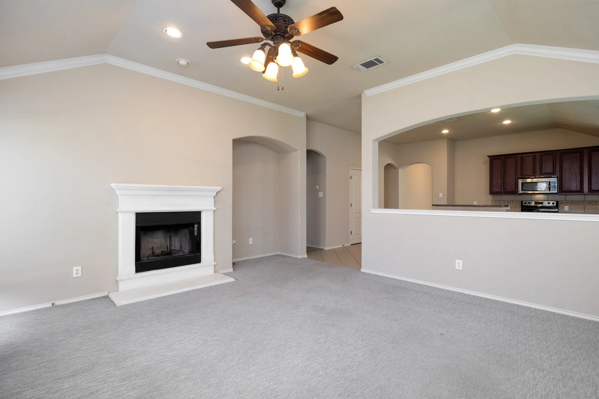 Single Family Residence For Rent in Tarrant County , 6237 Chalk Hollow Drive, Fort Worth, Texas 76179, 3 Bedroom, 2 Bathroom, 2 Garage spaces, 1,751 Sqft, built in 2008, mls#21374460, Real Estate Agent in Fort Worth, Homes For Rent in Tarrant county, Homes For Rent in Fort Worth, Realtor in Fort Worth Texas, Real Estate Brokerage Independent Realty Texas, Luminita Cordes Realtor