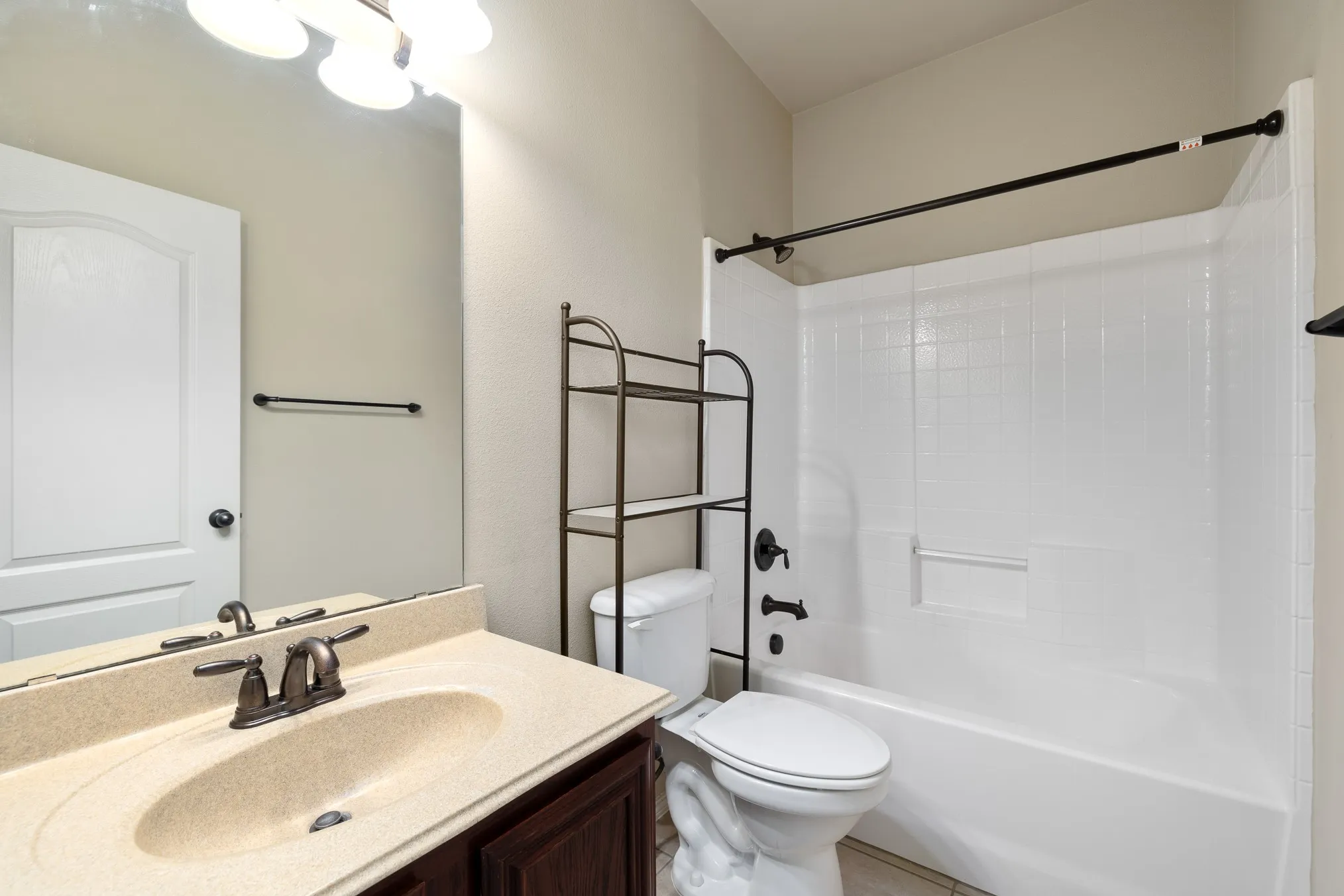 Single Family Residence For Rent in Tarrant County , 6237 Chalk Hollow Drive, Fort Worth, Texas 76179, 3 Bedroom, 2 Bathroom, 2 Garage spaces, 1,751 Sqft, built in 2008, mls#21374460, Real Estate Agent in Fort Worth, Homes For Rent in Tarrant county, Homes For Rent in Fort Worth, Realtor in Fort Worth Texas, Real Estate Brokerage Independent Realty Texas, Luminita Cordes Realtor