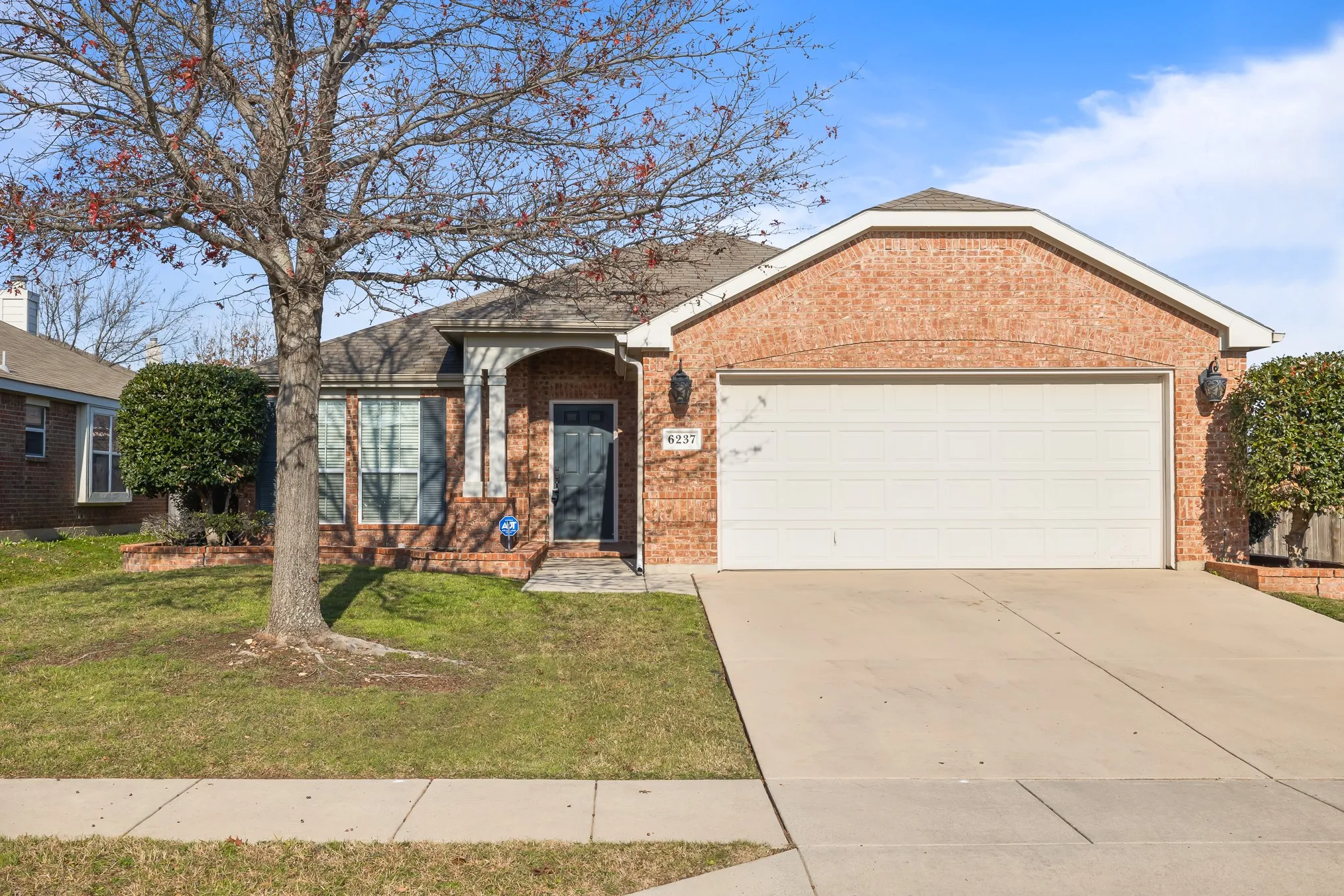 Single Family Residence For Rent in Tarrant County , 6237 Chalk Hollow Drive, Fort Worth, Texas 76179, 3 Bedroom, 2 Bathroom, 2 Garage spaces, 1,751 Sqft, built in 2008, mls#21374460, Real Estate Agent in Fort Worth, Homes For Rent in Tarrant county, Homes For Rent in Fort Worth, Realtor in Fort Worth Texas, Real Estate Brokerage Independent Realty Texas, Luminita Cordes Realtor
