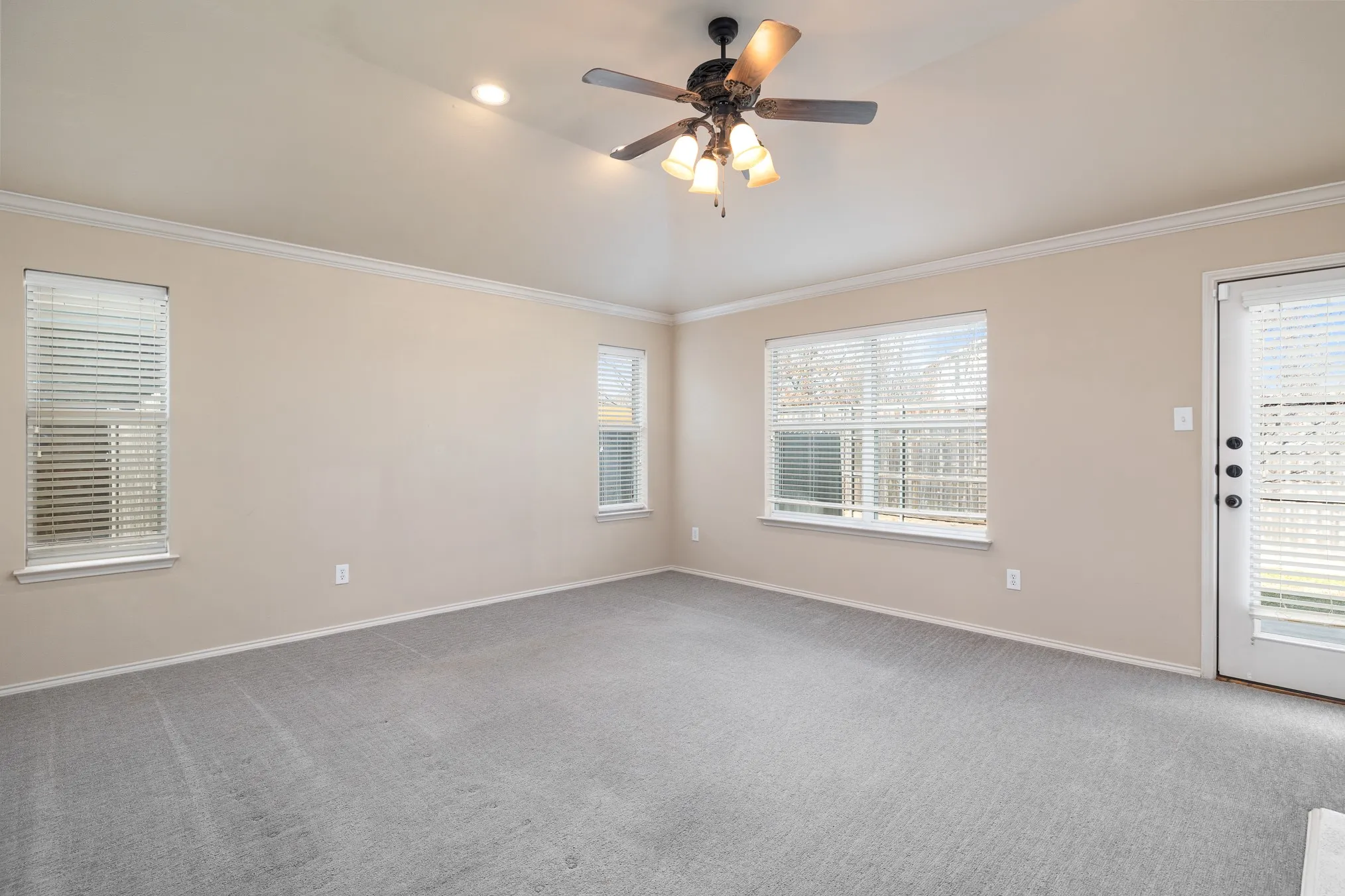 Single Family Residence For Rent in Tarrant County , 6237 Chalk Hollow Drive, Fort Worth, Texas 76179, 3 Bedroom, 2 Bathroom, 2 Garage spaces, 1,751 Sqft, built in 2008, mls#21374460, Real Estate Agent in Fort Worth, Homes For Rent in Tarrant county, Homes For Rent in Fort Worth, Realtor in Fort Worth Texas, Real Estate Brokerage Independent Realty Texas, Luminita Cordes Realtor