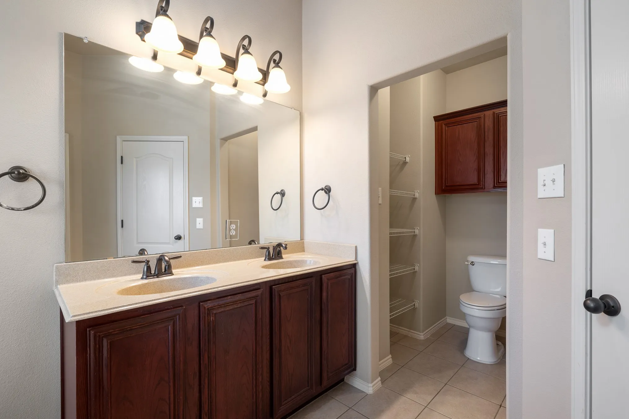 Single Family Residence For Rent in Tarrant County , 6237 Chalk Hollow Drive, Fort Worth, Texas 76179, 3 Bedroom, 2 Bathroom, 2 Garage spaces, 1,751 Sqft, built in 2008, mls#21374460, Real Estate Agent in Fort Worth, Homes For Rent in Tarrant county, Homes For Rent in Fort Worth, Realtor in Fort Worth Texas, Real Estate Brokerage Independent Realty Texas, Luminita Cordes Realtor