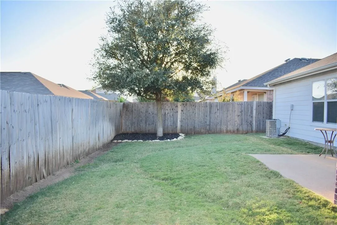Single Family Residence For Rent in Tarrant County , 6245 Trinity Creek Drive, Fort Worth, Texas 76179, 3 Bedroom, 2 Bathroom, 2 Garage spaces, 1,770 Sqft, built in 2005, mls#21374478, Real Estate Agent in Fort Worth, Homes For Rent in Tarrant county, Homes For Rent in Fort Worth, Realtor in Fort Worth Texas, Real Estate Brokerage Independent Realty Texas, Luminita Cordes Realtor