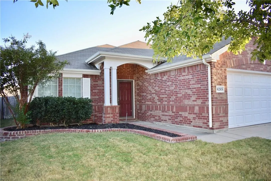 Single Family Residence For Rent in Tarrant County , 6245 Trinity Creek Drive, Fort Worth, Texas 76179, 3 Bedroom, 2 Bathroom, 2 Garage spaces, 1,770 Sqft, built in 2005, mls#21374478, Real Estate Agent in Fort Worth, Homes For Rent in Tarrant county, Homes For Rent in Fort Worth, Realtor in Fort Worth Texas, Real Estate Brokerage Independent Realty Texas, Luminita Cordes Realtor