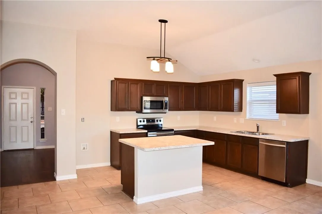 Single Family Residence For Rent in Tarrant County , 6245 Trinity Creek Drive, Fort Worth, Texas 76179, 3 Bedroom, 2 Bathroom, 2 Garage spaces, 1,770 Sqft, built in 2005, mls#21374478, Real Estate Agent in Fort Worth, Homes For Rent in Tarrant county, Homes For Rent in Fort Worth, Realtor in Fort Worth Texas, Real Estate Brokerage Independent Realty Texas, Luminita Cordes Realtor