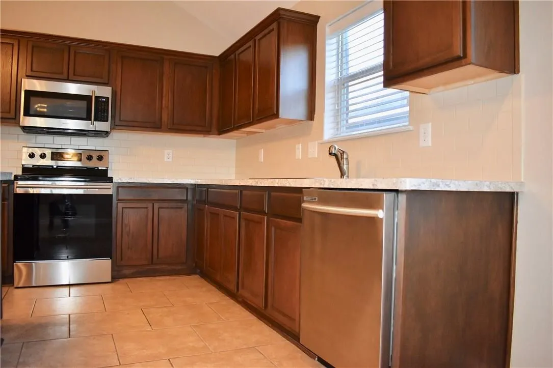Single Family Residence For Rent in Tarrant County , 6245 Trinity Creek Drive, Fort Worth, Texas 76179, 3 Bedroom, 2 Bathroom, 2 Garage spaces, 1,770 Sqft, built in 2005, mls#21374478, Real Estate Agent in Fort Worth, Homes For Rent in Tarrant county, Homes For Rent in Fort Worth, Realtor in Fort Worth Texas, Real Estate Brokerage Independent Realty Texas, Luminita Cordes Realtor