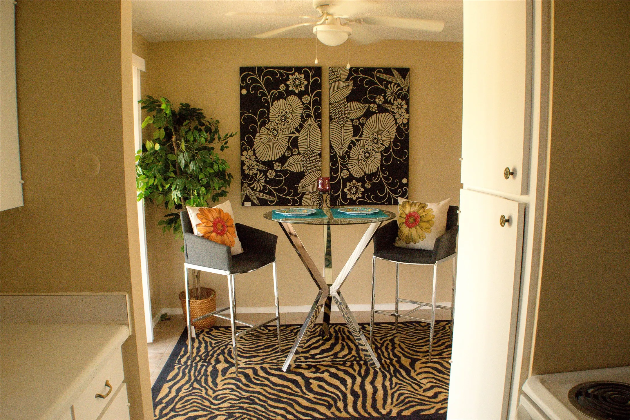 Apartment For Rent in Taylor County , 2800 Sayles Boulevard 22 B, Abilene, Texas 79605, 3 Bedroom, 2 Bathroom, Garage spaces, 1,300 Sqft, built in 1966, mls#21371053, Real Estate Agent in Abilene, Homes For Rent in Taylor county, Homes For Rent in Abilene, Realtor in Abilene Texas, Real Estate Brokerage Independent Realty Texas, Luminita Cordes Realtor