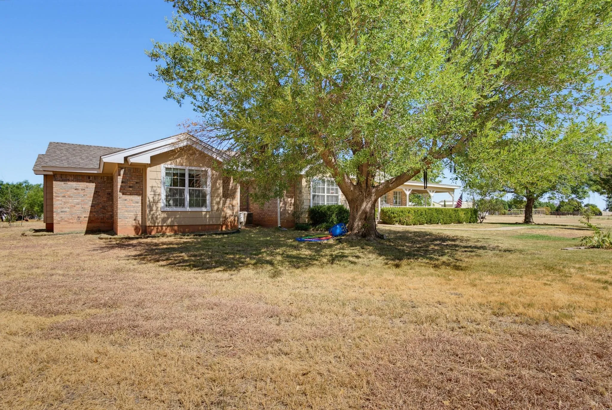 Single Family Residence For Sale in Taylor County , 1361 Larned Lane, Abilene, Texas 79602, 4 Bedroom, 3 Bathroom, 4 Garage spaces, 3,105 Sqft, built in 1995, mls#21362703, Real Estate Agent in Abilene, Homes For Sale in Taylor county, Homes For Sale in Abilene, Realtor in Abilene Texas, Real Estate Brokerage Independent Realty Texas, Luminita Cordes Realtor