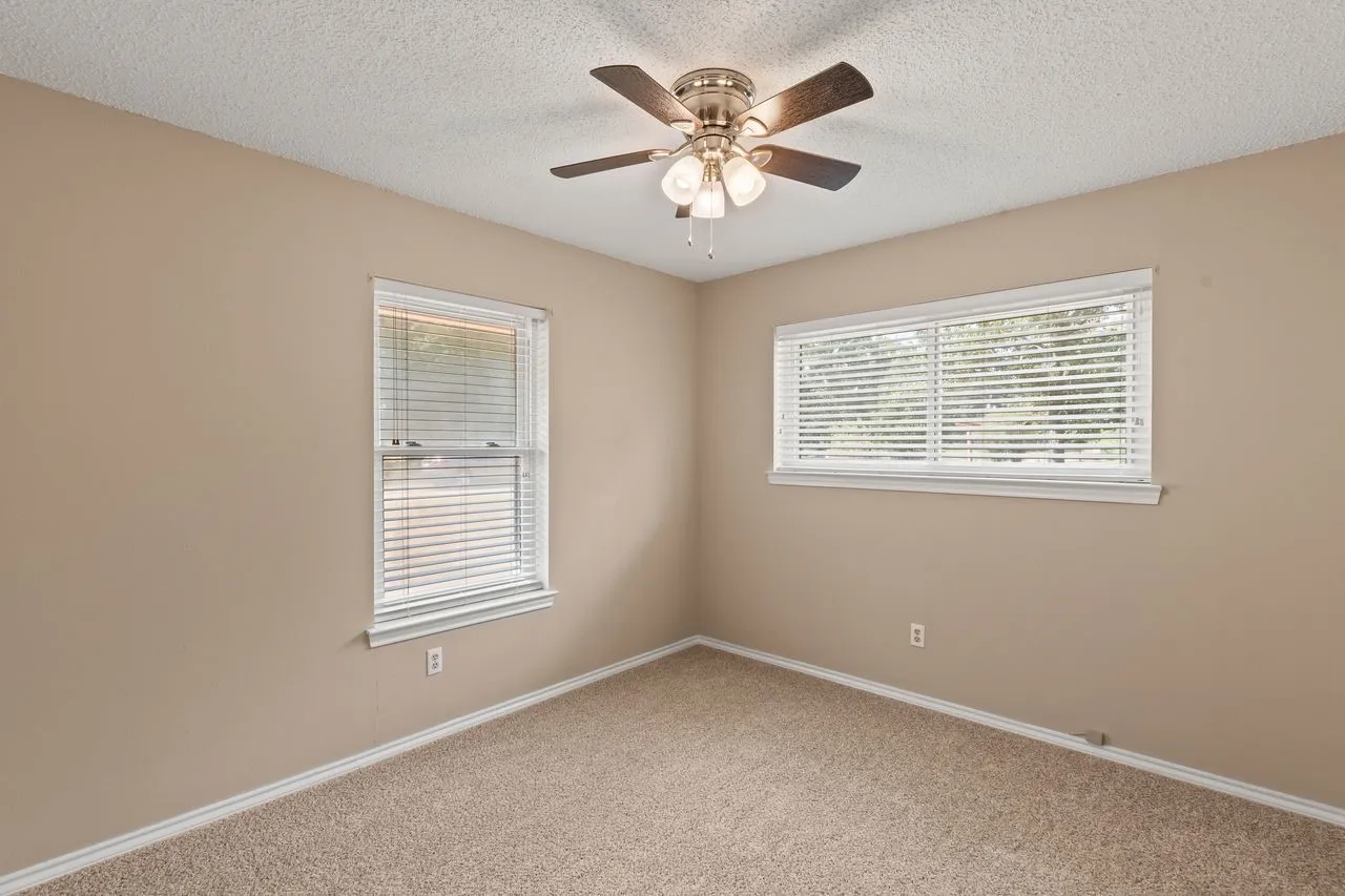 Single Family Residence For Sale in Van Zandt County , 126 Private Road 6080, Mabank, Texas 75147, 3 Bedroom, 2 Bathroom, 2 Garage spaces, 1,907 Sqft, built in 1980, mls#21367727, Real Estate Agent in Mabank, Homes For Sale in Van Zandt county, Homes For Sale in Mabank, Realtor in Mabank Texas, Real Estate Brokerage Independent Realty Texas, Luminita Cordes Realtor