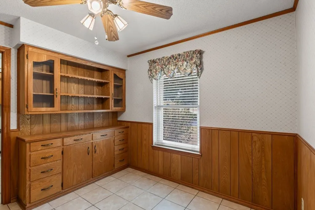 Single Family Residence For Sale in Van Zandt County , 126 Private Road 6080, Mabank, Texas 75147, 3 Bedroom, 2 Bathroom, 2 Garage spaces, 1,907 Sqft, built in 1980, mls#21367727, Real Estate Agent in Mabank, Homes For Sale in Van Zandt county, Homes For Sale in Mabank, Realtor in Mabank Texas, Real Estate Brokerage Independent Realty Texas, Luminita Cordes Realtor