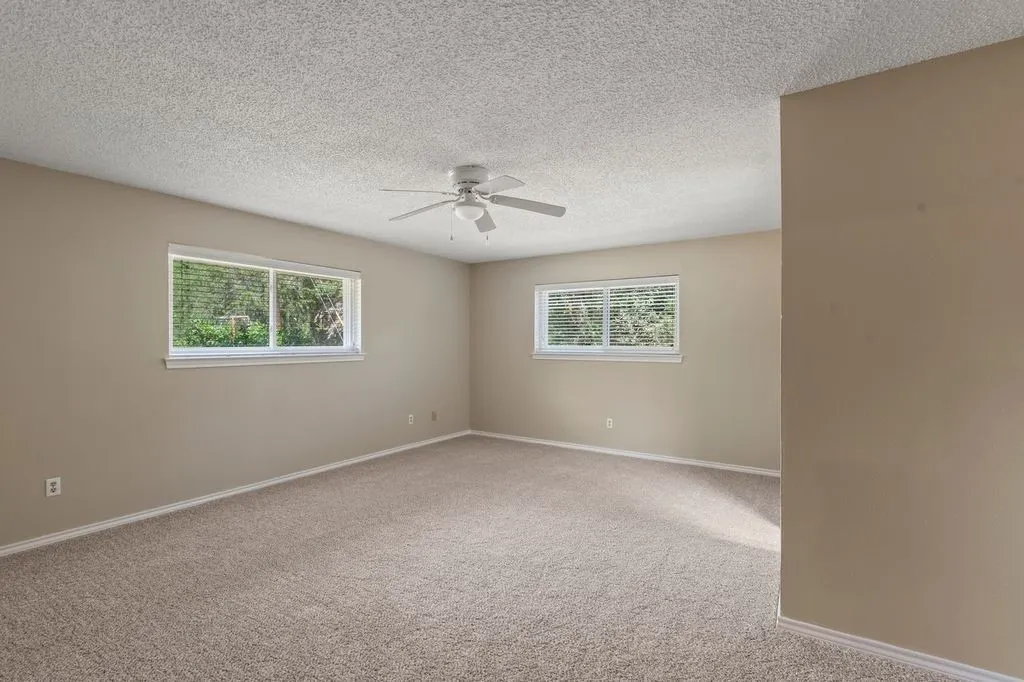 Single Family Residence For Sale in Van Zandt County , 126 Private Road 6080, Mabank, Texas 75147, 3 Bedroom, 2 Bathroom, 2 Garage spaces, 1,907 Sqft, built in 1980, mls#21367727, Real Estate Agent in Mabank, Homes For Sale in Van Zandt county, Homes For Sale in Mabank, Realtor in Mabank Texas, Real Estate Brokerage Independent Realty Texas, Luminita Cordes Realtor