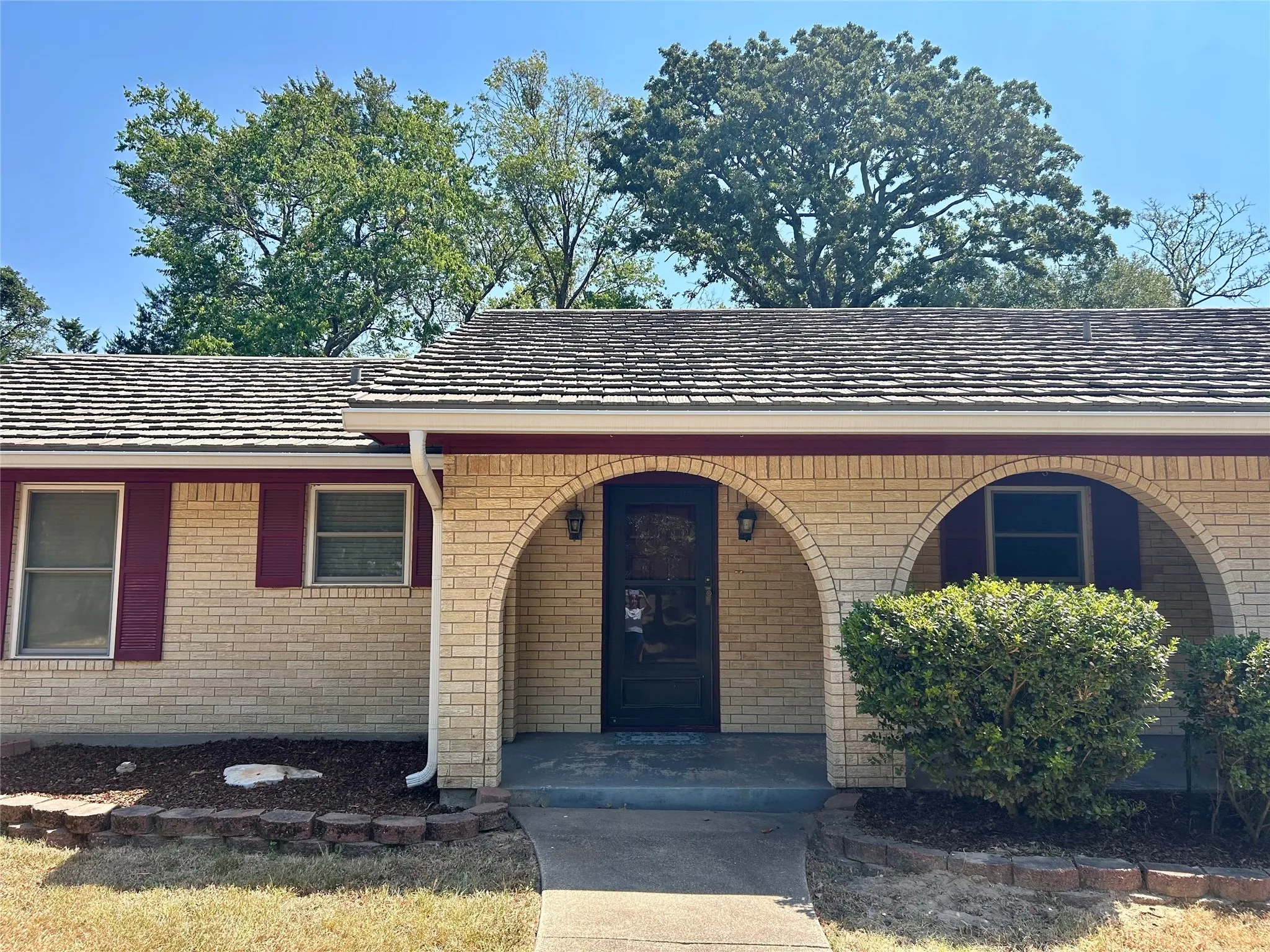 Single Family Residence For Sale in Van Zandt County , 126 Private Road 6080, Mabank, Texas 75147, 3 Bedroom, 2 Bathroom, 2 Garage spaces, 1,907 Sqft, built in 1980, mls#21367727, Real Estate Agent in Mabank, Homes For Sale in Van Zandt county, Homes For Sale in Mabank, Realtor in Mabank Texas, Real Estate Brokerage Independent Realty Texas, Luminita Cordes Realtor