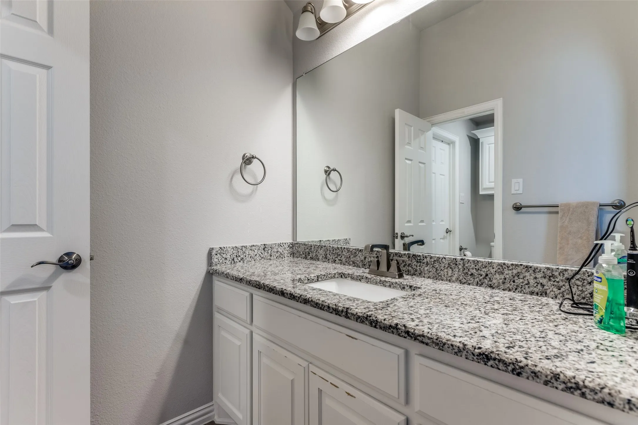 Single Family Residence For Rent in Collin County , 1412 Baynes Drive, Mc Kinney, Texas 75071, 6 Bedroom, 4 Bathroom, 2 Garage spaces, 4,433 Sqft, built in 2019, mls#21374641, Real Estate Agent in Mc Kinney, Homes For Rent in Collin county, Homes For Rent in Mc Kinney, Realtor in Mc Kinney Texas, Real Estate Brokerage Independent Realty Texas, Luminita Cordes Realtor