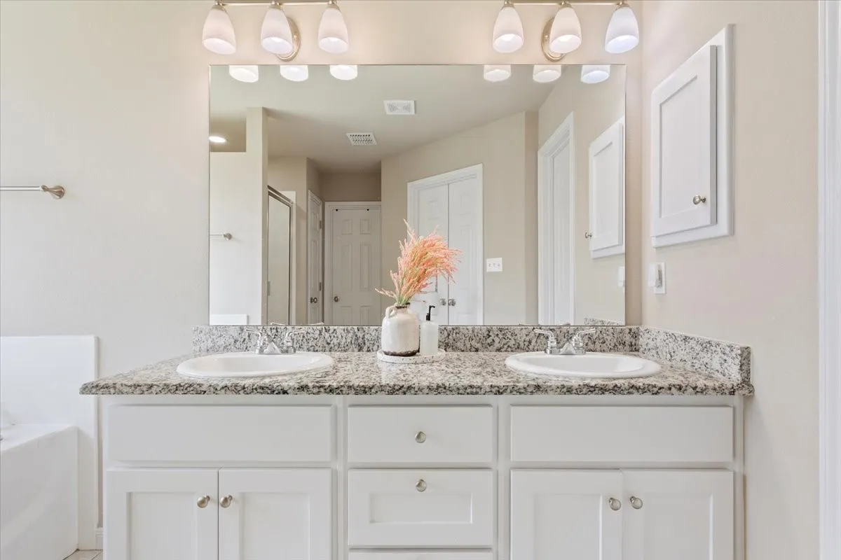 Single Family Residence For Sale in Mc Lennan County , 2518 Yoder Lane, Robinson, Texas 76706, 4 Bedroom, 2 Bathroom, 2 Garage spaces, 1,820 Sqft, built in 2021, mls#21372286, Real Estate Agent in Robinson, Homes For Sale in Mc Lennan county, Homes For Sale in Robinson, Realtor in Robinson Texas, Real Estate Brokerage Independent Realty Texas, Luminita Cordes Realtor
