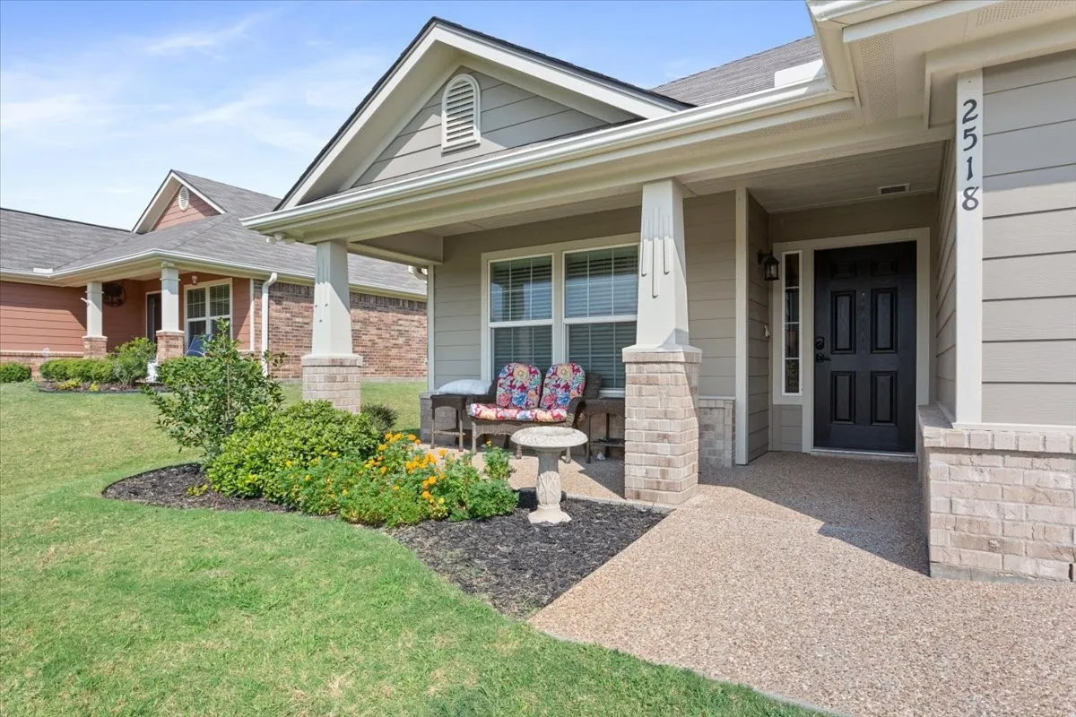 Single Family Residence For Sale in Mc Lennan County , 2518 Yoder Lane, Robinson, Texas 76706, 4 Bedroom, 2 Bathroom, 2 Garage spaces, 1,820 Sqft, built in 2021, mls#21372286, Real Estate Agent in Robinson, Homes For Sale in Mc Lennan county, Homes For Sale in Robinson, Realtor in Robinson Texas, Real Estate Brokerage Independent Realty Texas, Luminita Cordes Realtor