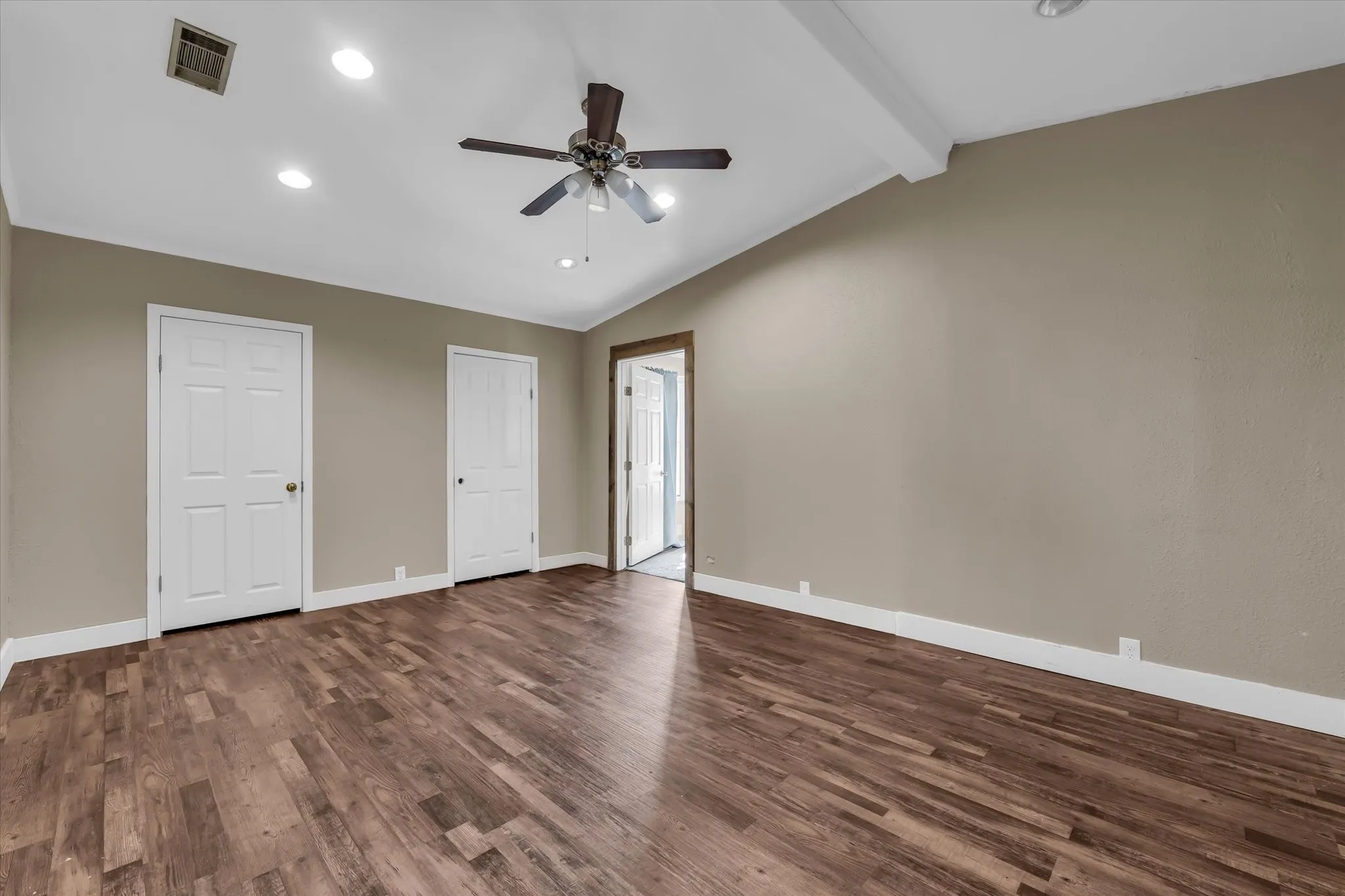 Manufactured Home For Sale in Mc Lennan County , 245 Windmill Lane, Waco, Texas 76705, 5 Bedroom, 3 Bathroom, Garage spaces, 3,612 Sqft, built in 1990, mls#21374487, Real Estate Agent in Waco, Homes For Sale in Mc Lennan county, Homes For Sale in Waco, Realtor in Waco Texas, Real Estate Brokerage Independent Realty Texas, Luminita Cordes Realtor