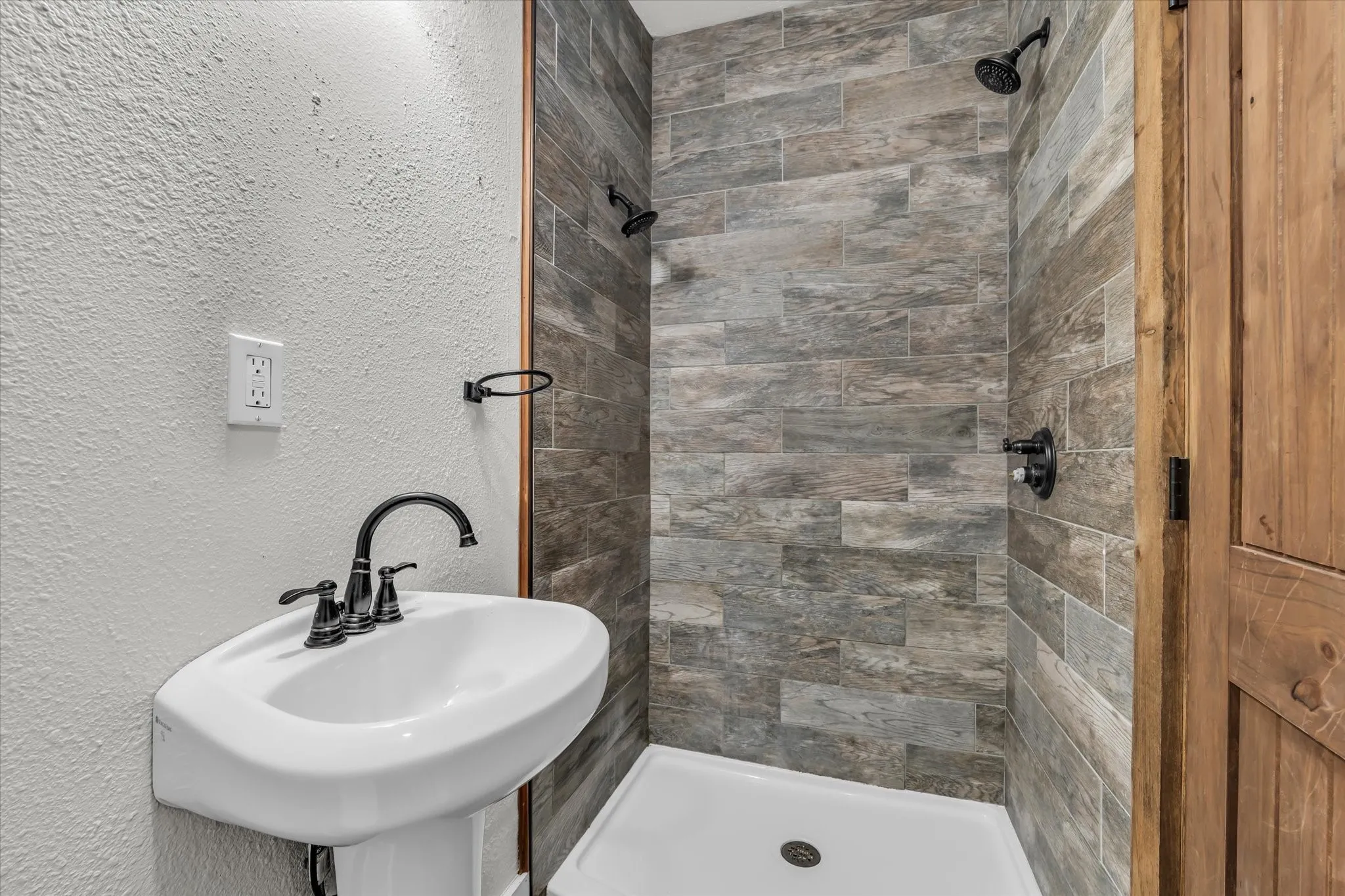 Manufactured Home For Sale in Mc Lennan County , 245 Windmill Lane, Waco, Texas 76705, 5 Bedroom, 3 Bathroom, Garage spaces, 3,612 Sqft, built in 1990, mls#21374487, Real Estate Agent in Waco, Homes For Sale in Mc Lennan county, Homes For Sale in Waco, Realtor in Waco Texas, Real Estate Brokerage Independent Realty Texas, Luminita Cordes Realtor