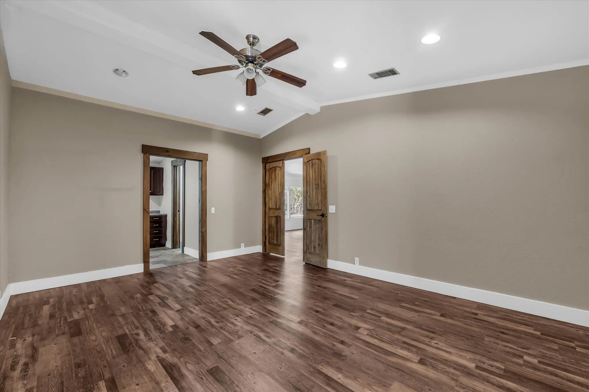 Manufactured Home For Sale in Mc Lennan County , 245 Windmill Lane, Waco, Texas 76705, 5 Bedroom, 3 Bathroom, Garage spaces, 3,612 Sqft, built in 1990, mls#21374487, Real Estate Agent in Waco, Homes For Sale in Mc Lennan county, Homes For Sale in Waco, Realtor in Waco Texas, Real Estate Brokerage Independent Realty Texas, Luminita Cordes Realtor