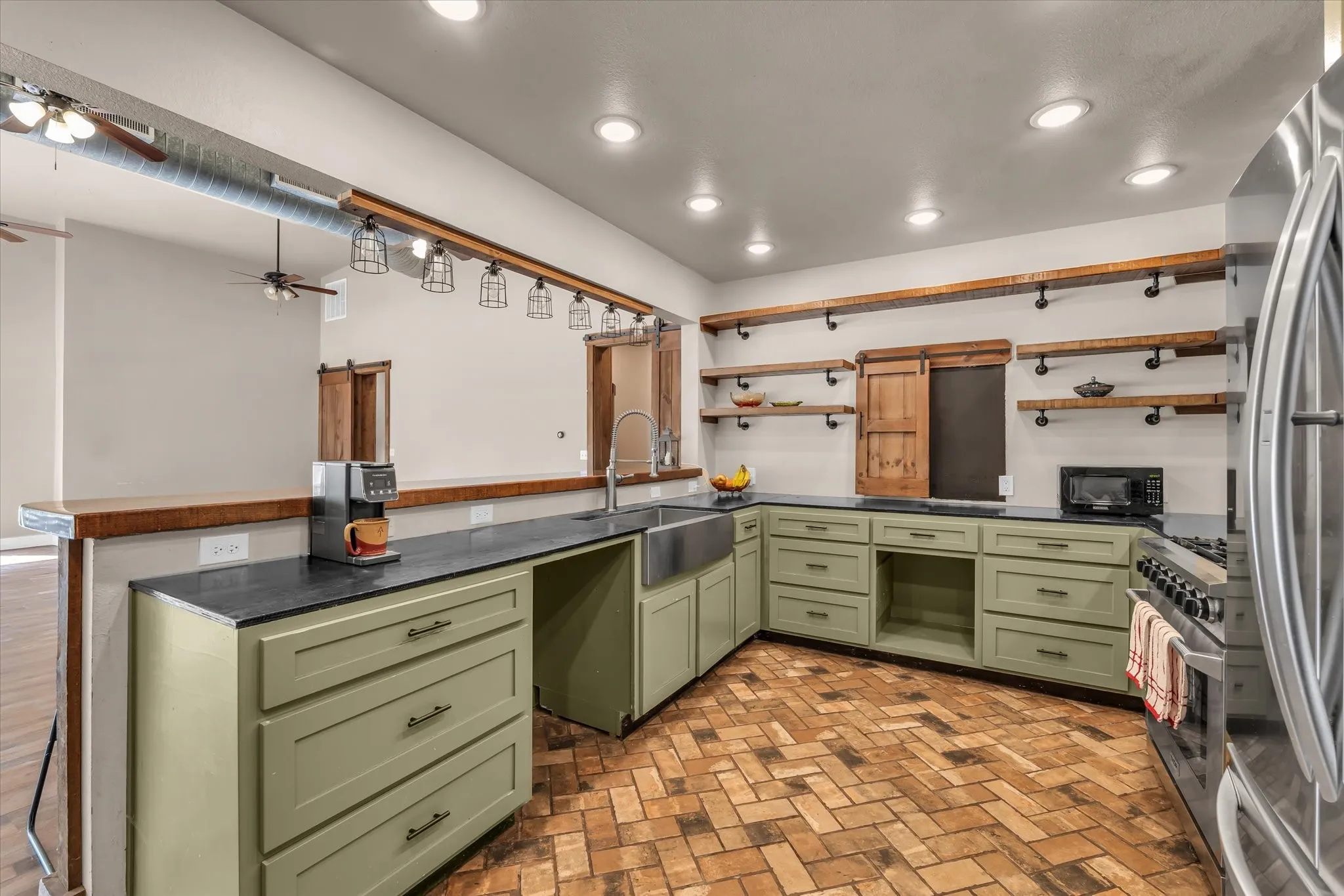 Manufactured Home For Sale in Mc Lennan County , 245 Windmill Lane, Waco, Texas 76705, 5 Bedroom, 3 Bathroom, Garage spaces, 3,612 Sqft, built in 1990, mls#21374487, Real Estate Agent in Waco, Homes For Sale in Mc Lennan county, Homes For Sale in Waco, Realtor in Waco Texas, Real Estate Brokerage Independent Realty Texas, Luminita Cordes Realtor